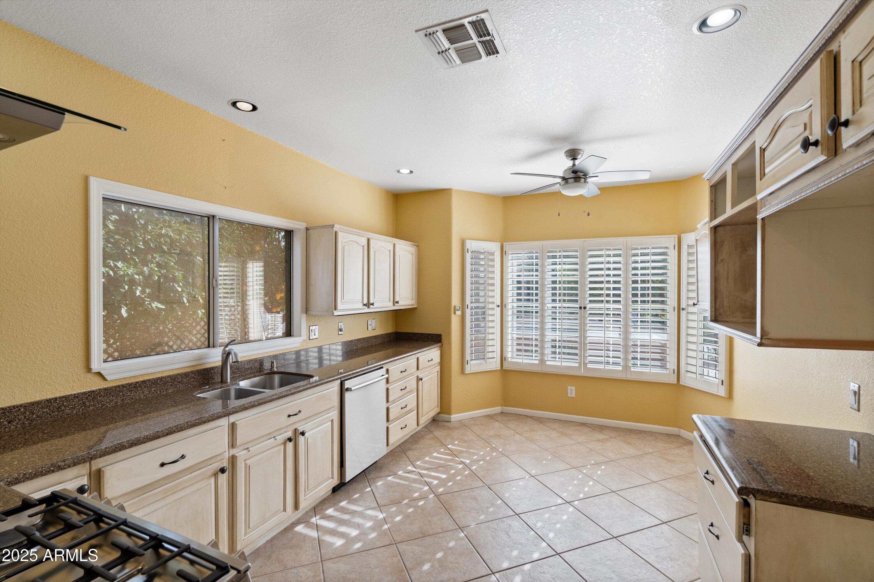 9130 E CRYSTAL Drive