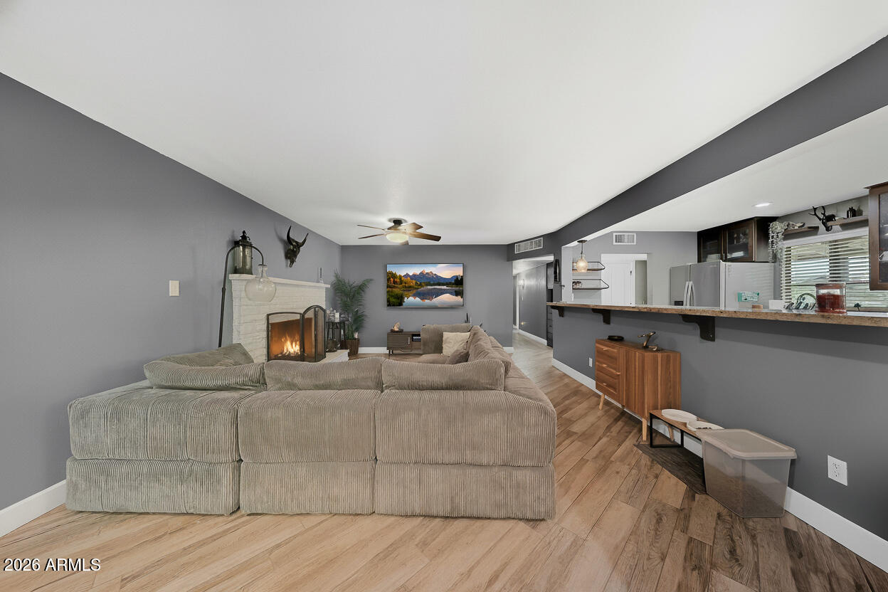 325 N FRASER Drive W