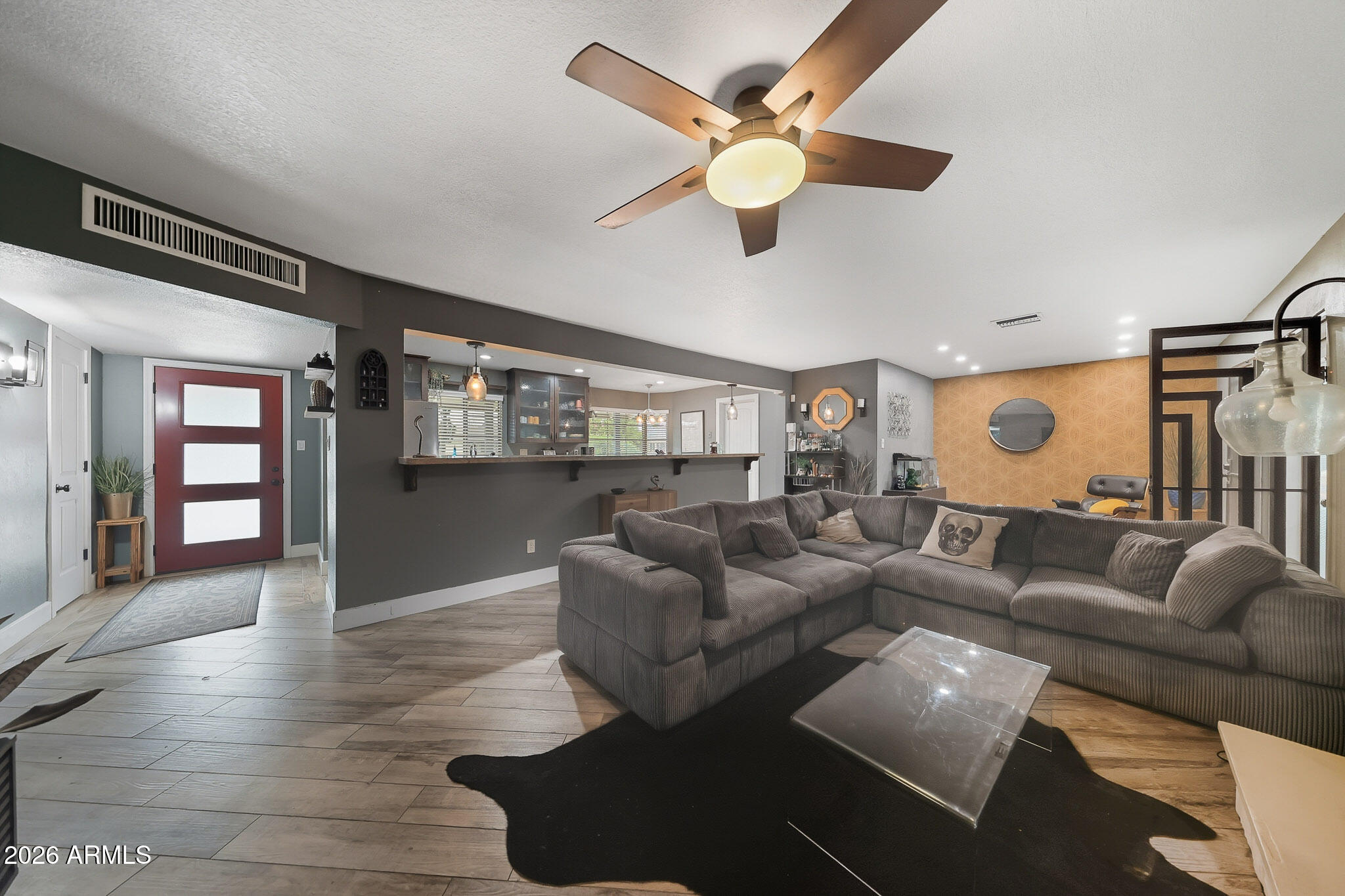 325 N FRASER Drive W