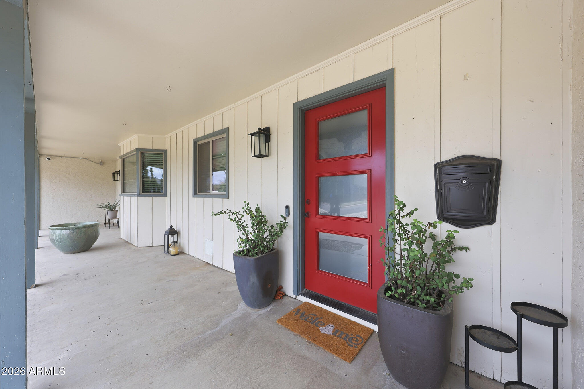 325 N FRASER Drive W