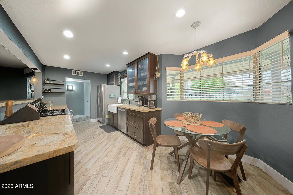 325 N FRASER Drive W