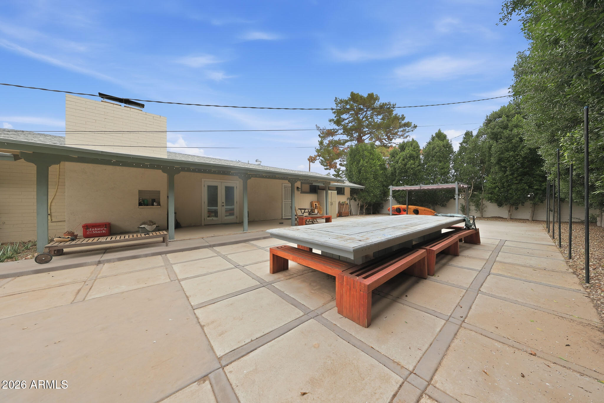 325 N FRASER Drive W