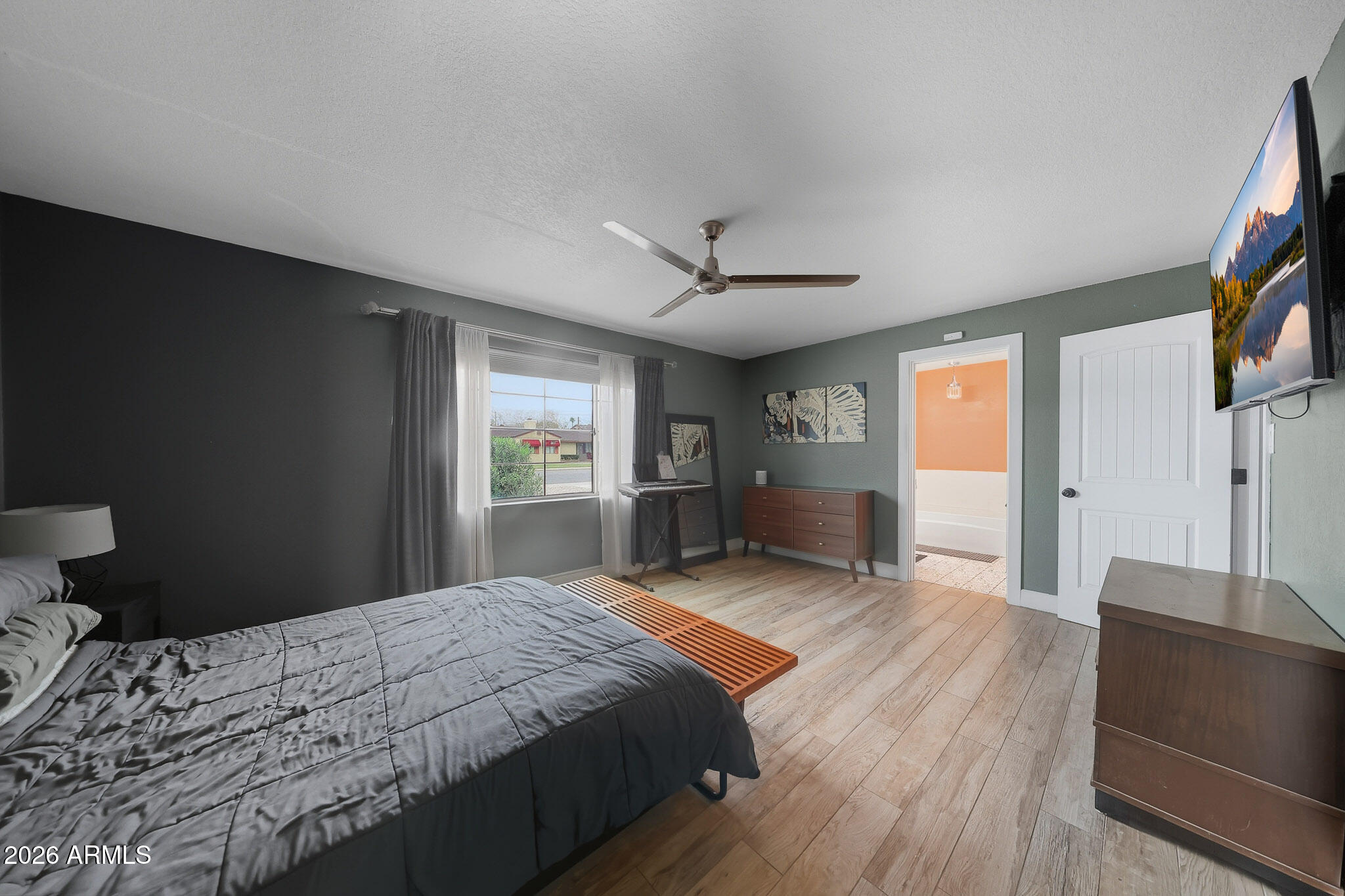 325 N FRASER Drive W