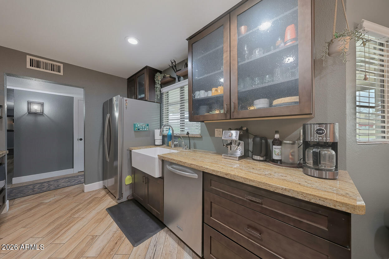 325 N FRASER Drive W