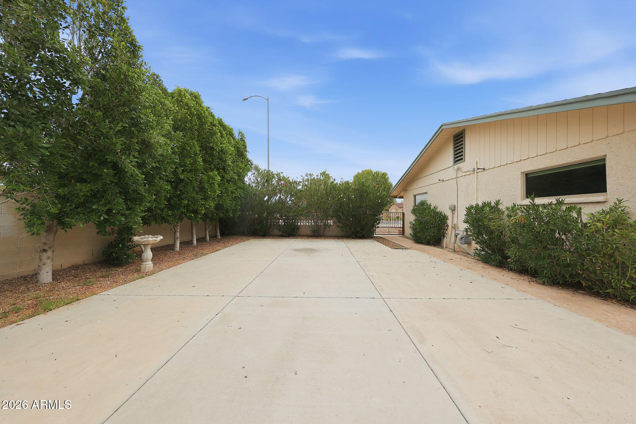 325 N FRASER Drive W