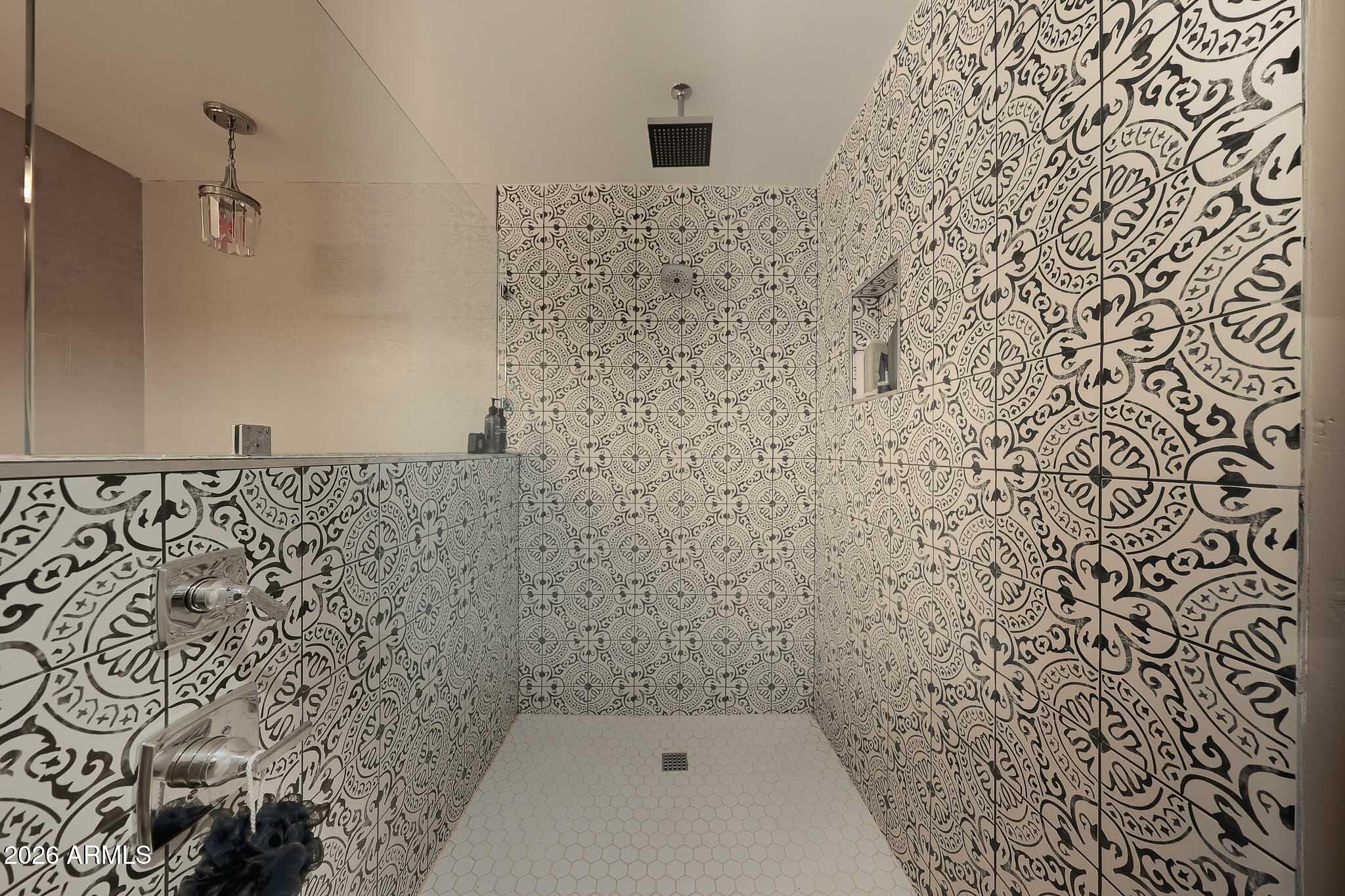 325 N FRASER Drive W