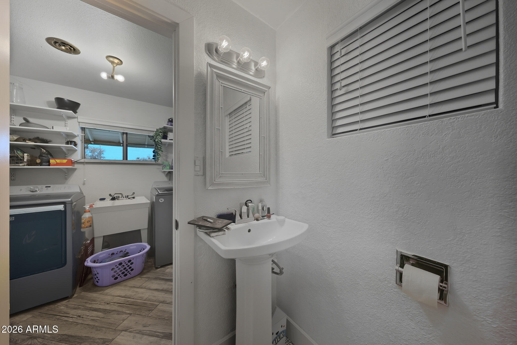 325 N FRASER Drive W