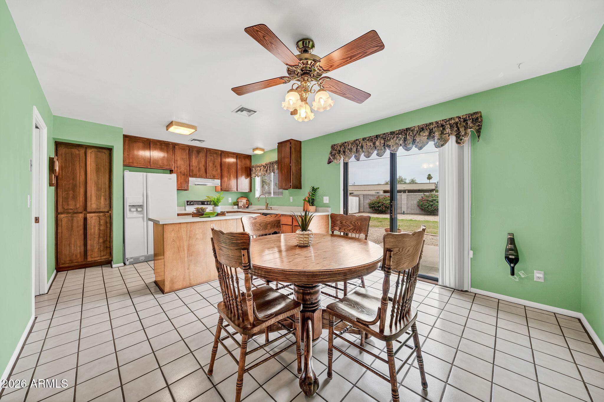 2208 E SYLVIA Street