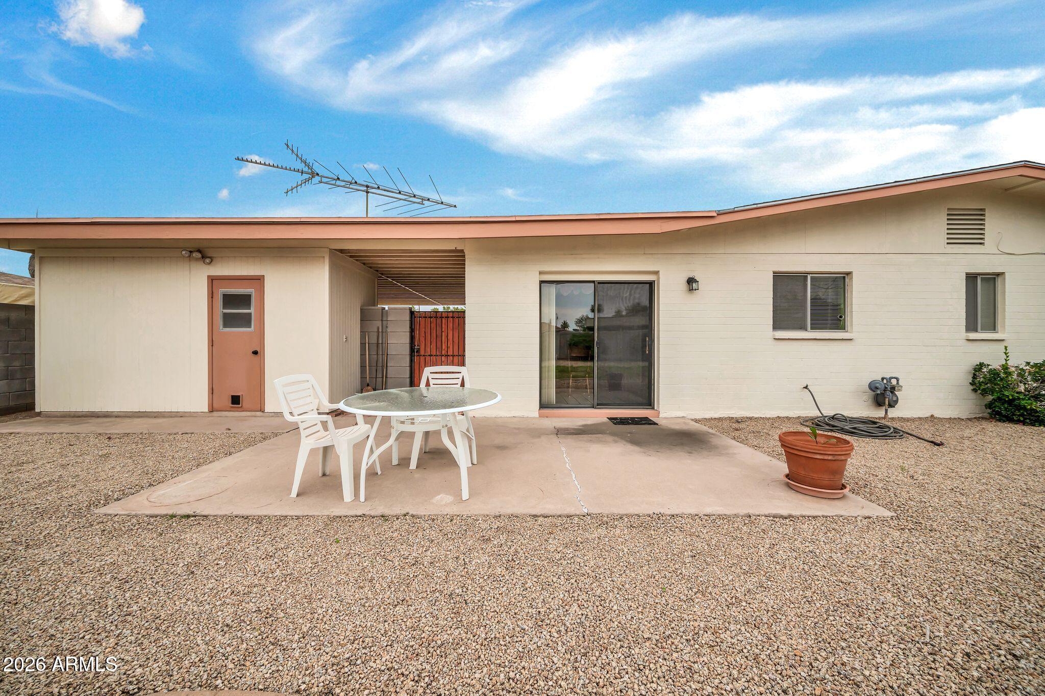 2208 E SYLVIA Street