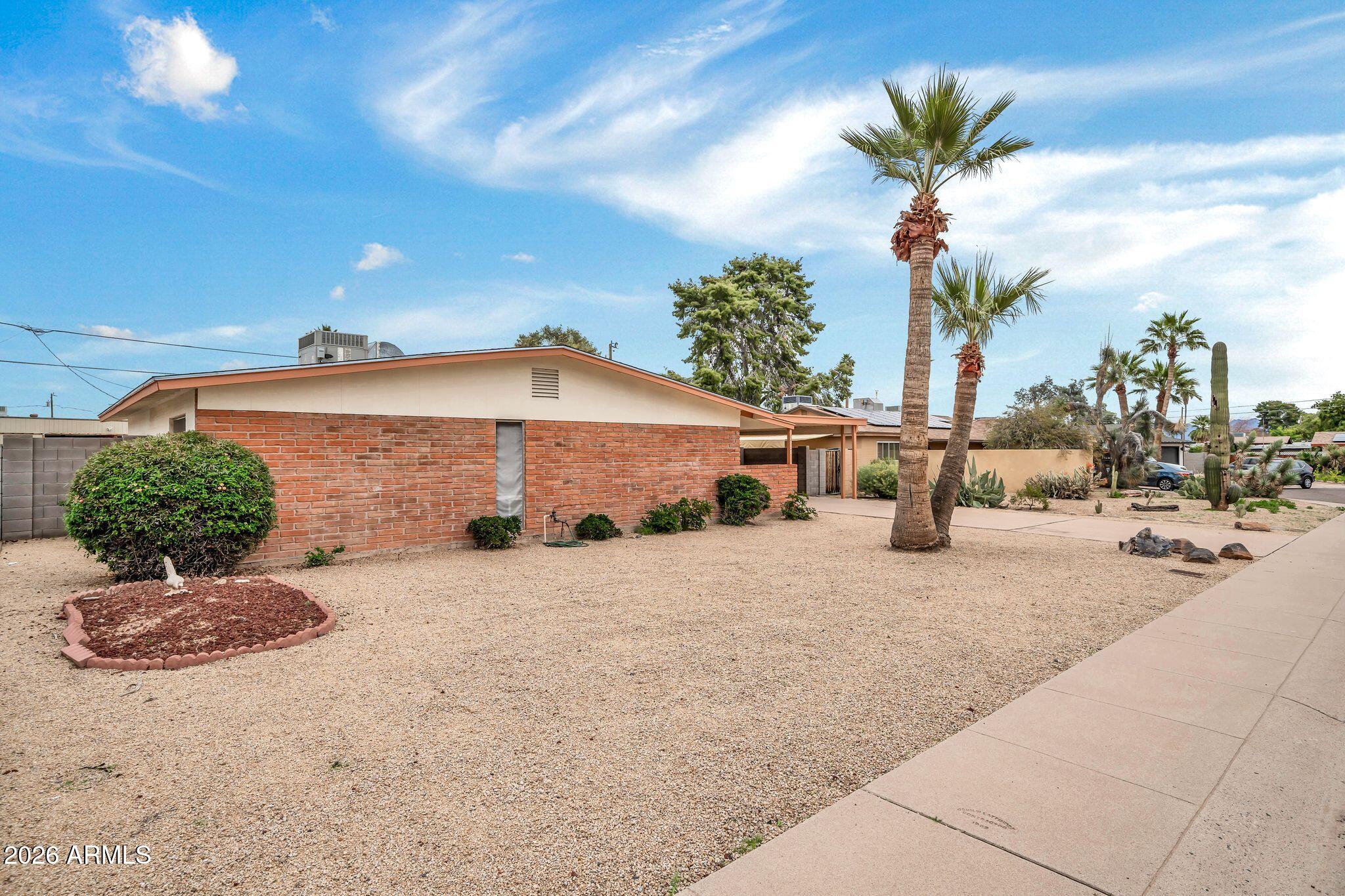 2208 E SYLVIA Street