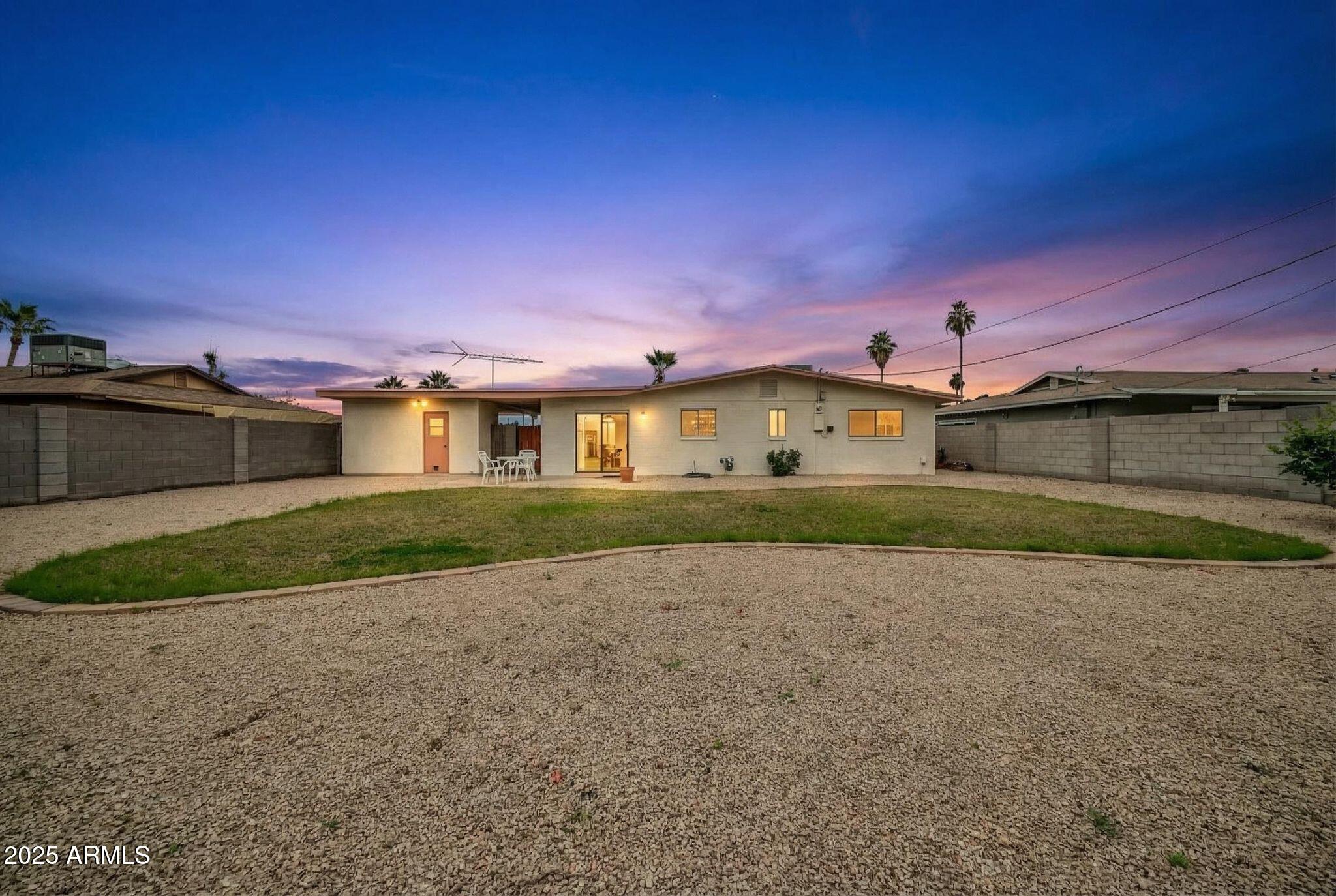 2208 E SYLVIA Street