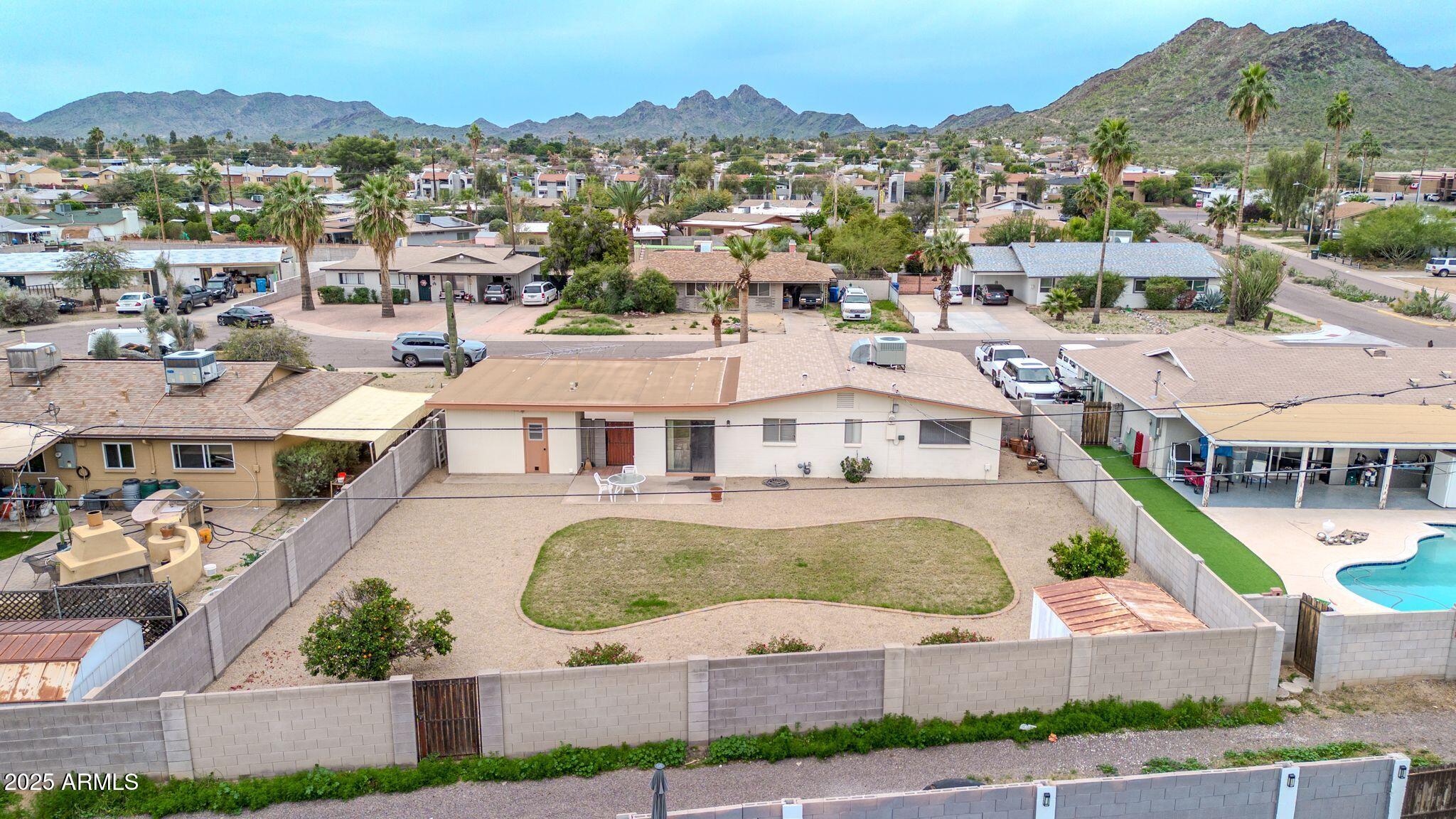 2208 E SYLVIA Street