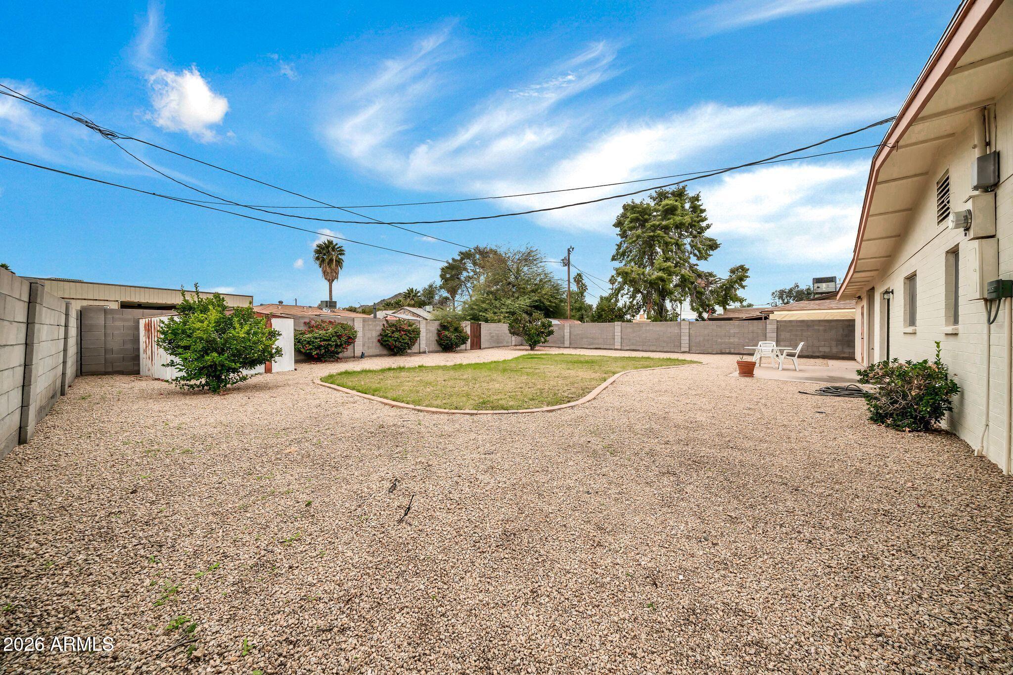 2208 E SYLVIA Street