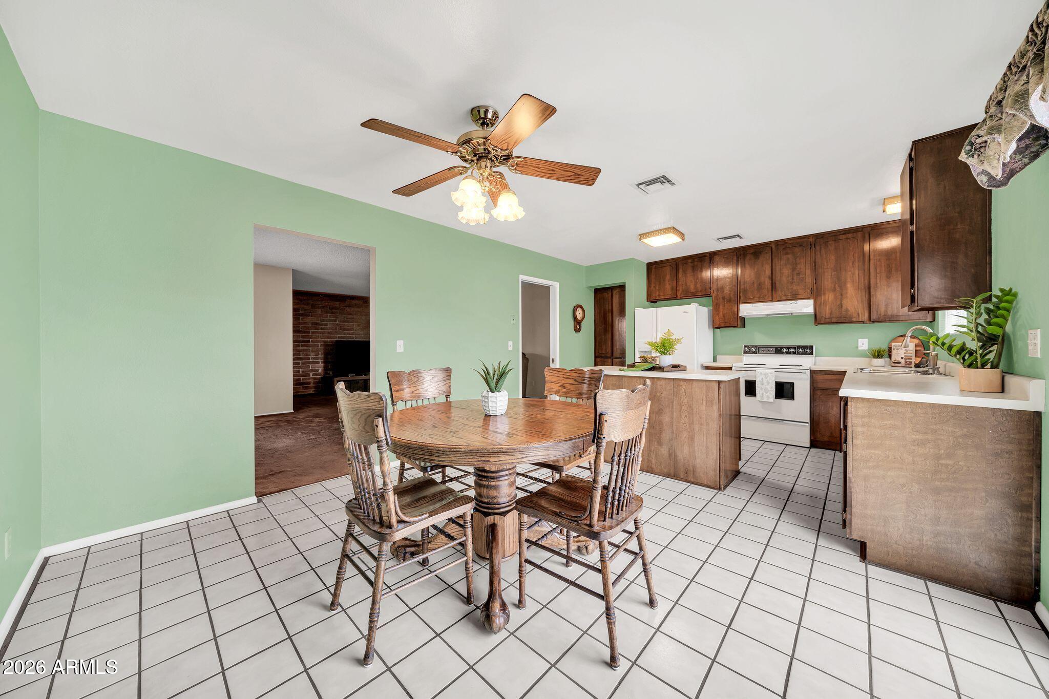 2208 E SYLVIA Street