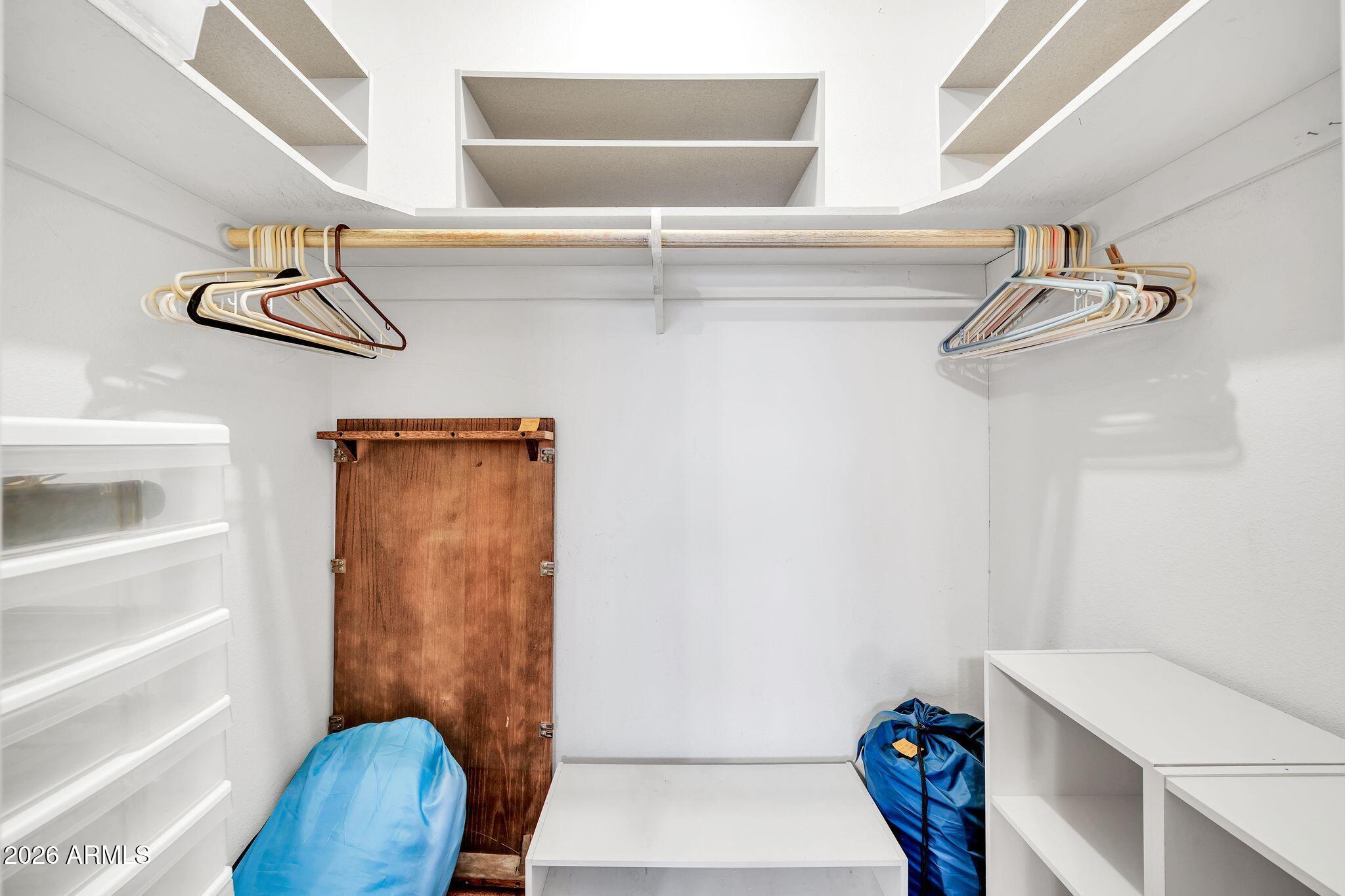 2208 E SYLVIA Street