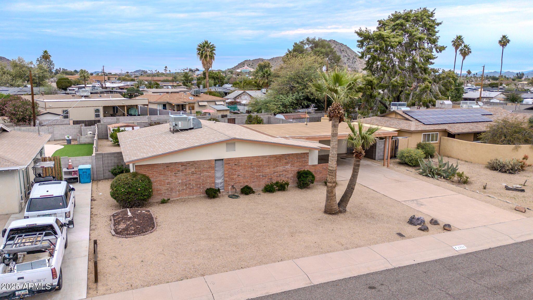 2208 E SYLVIA Street