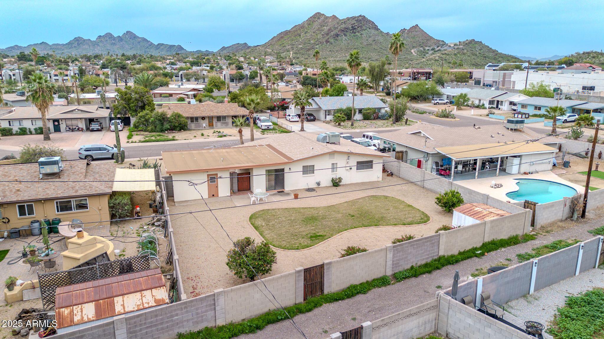 2208 E SYLVIA Street