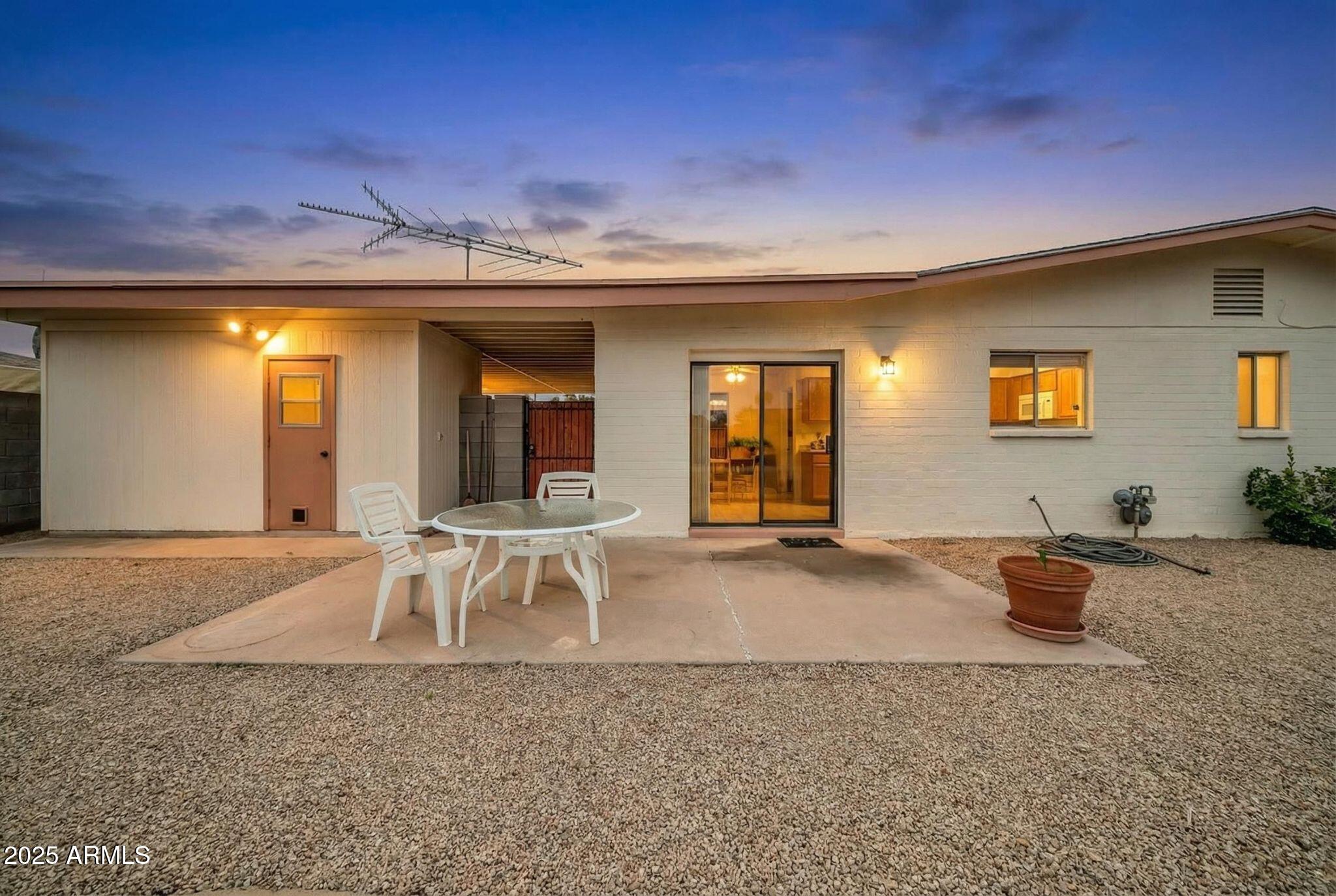 2208 E SYLVIA Street