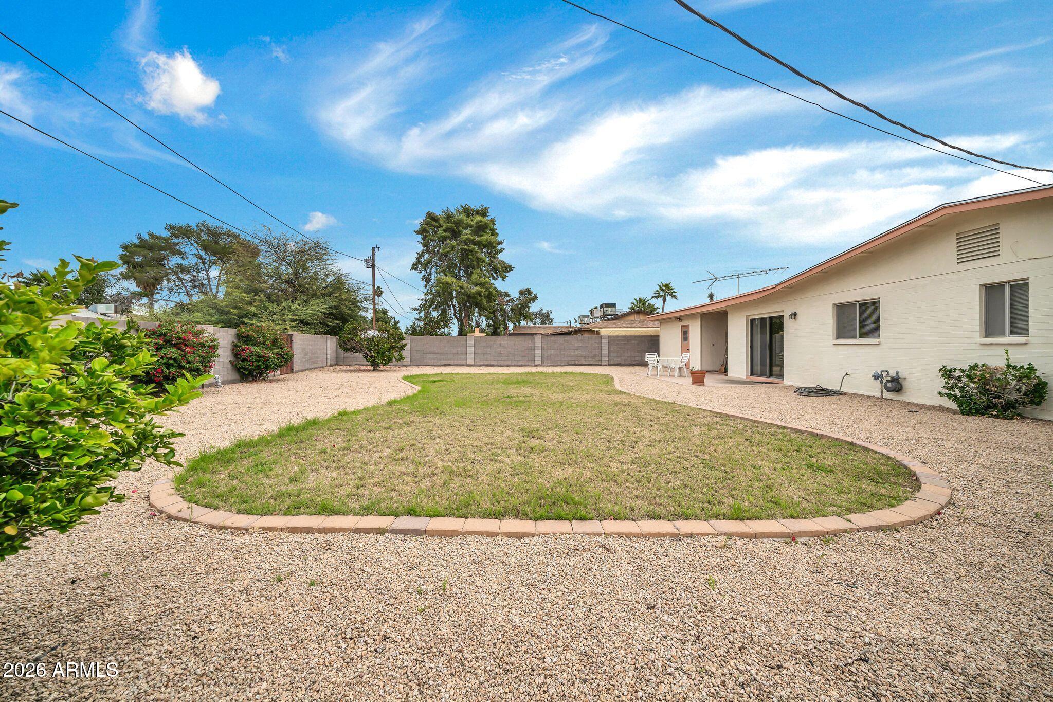 2208 E SYLVIA Street