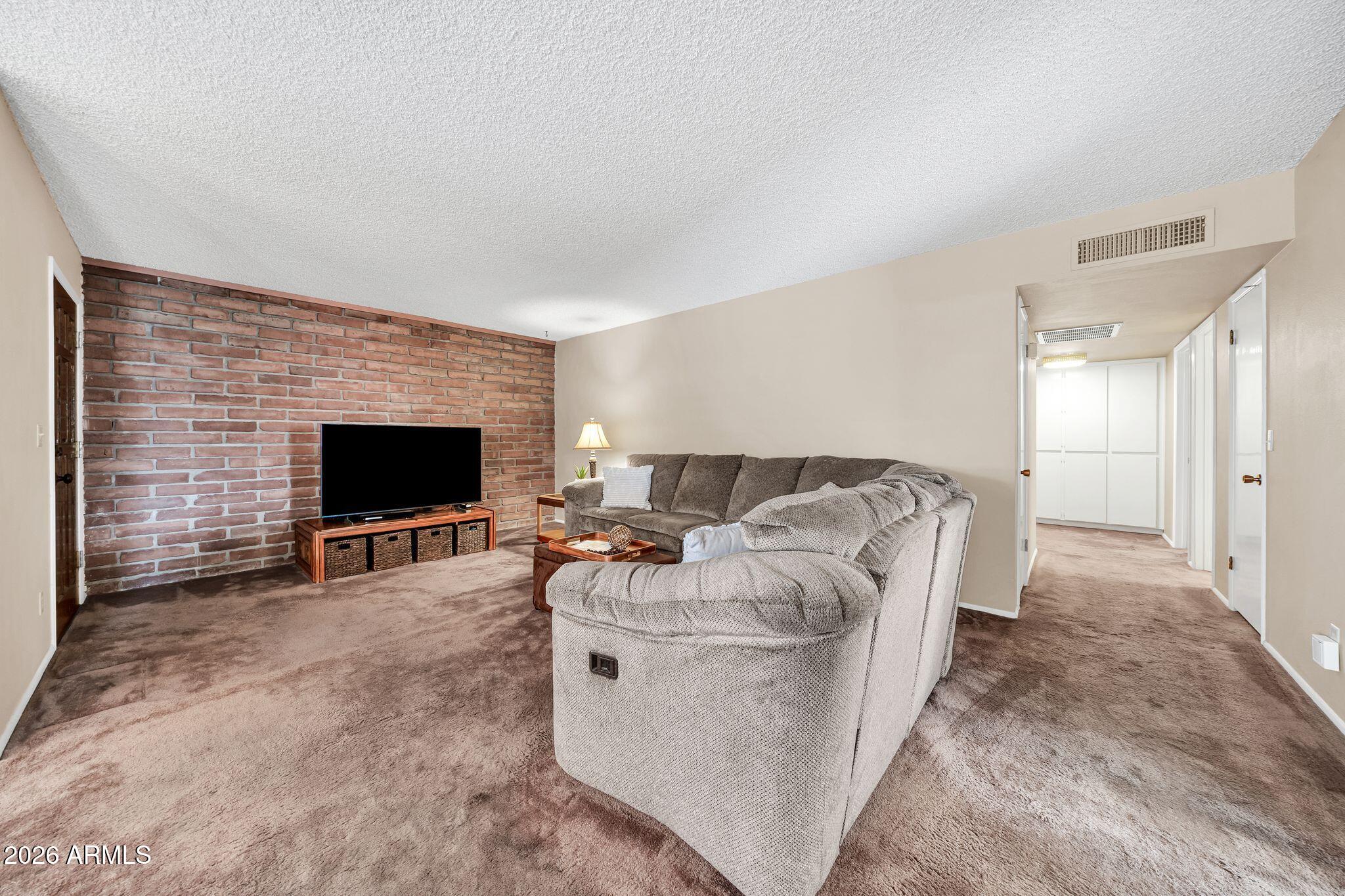 2208 E SYLVIA Street