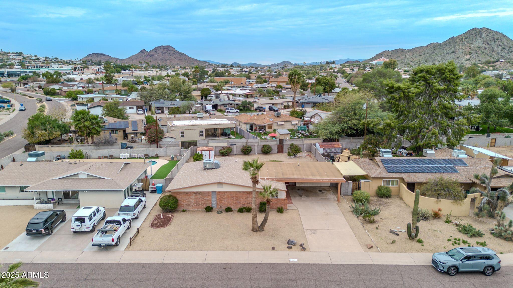 2208 E SYLVIA Street