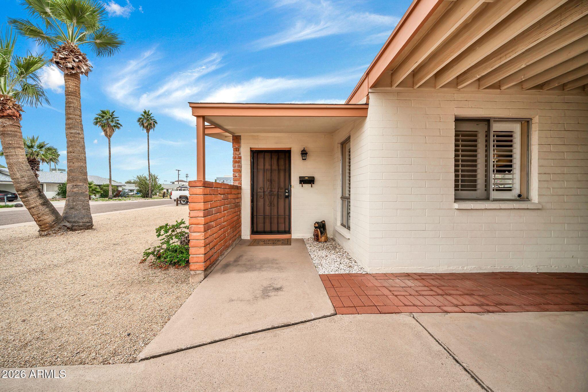 2208 E SYLVIA Street