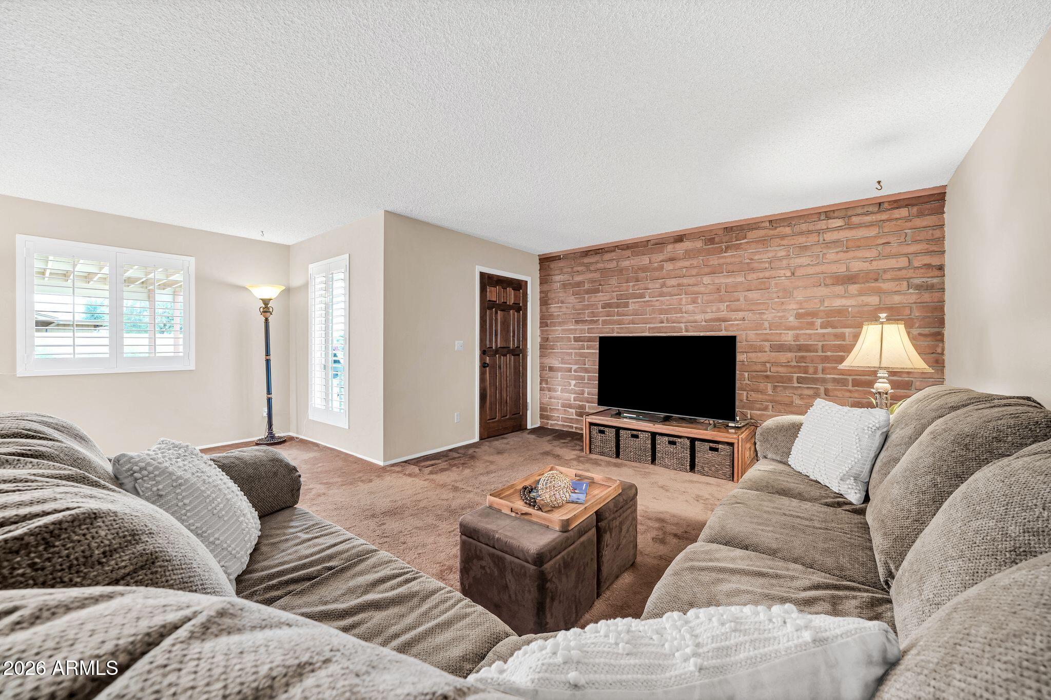 2208 E SYLVIA Street