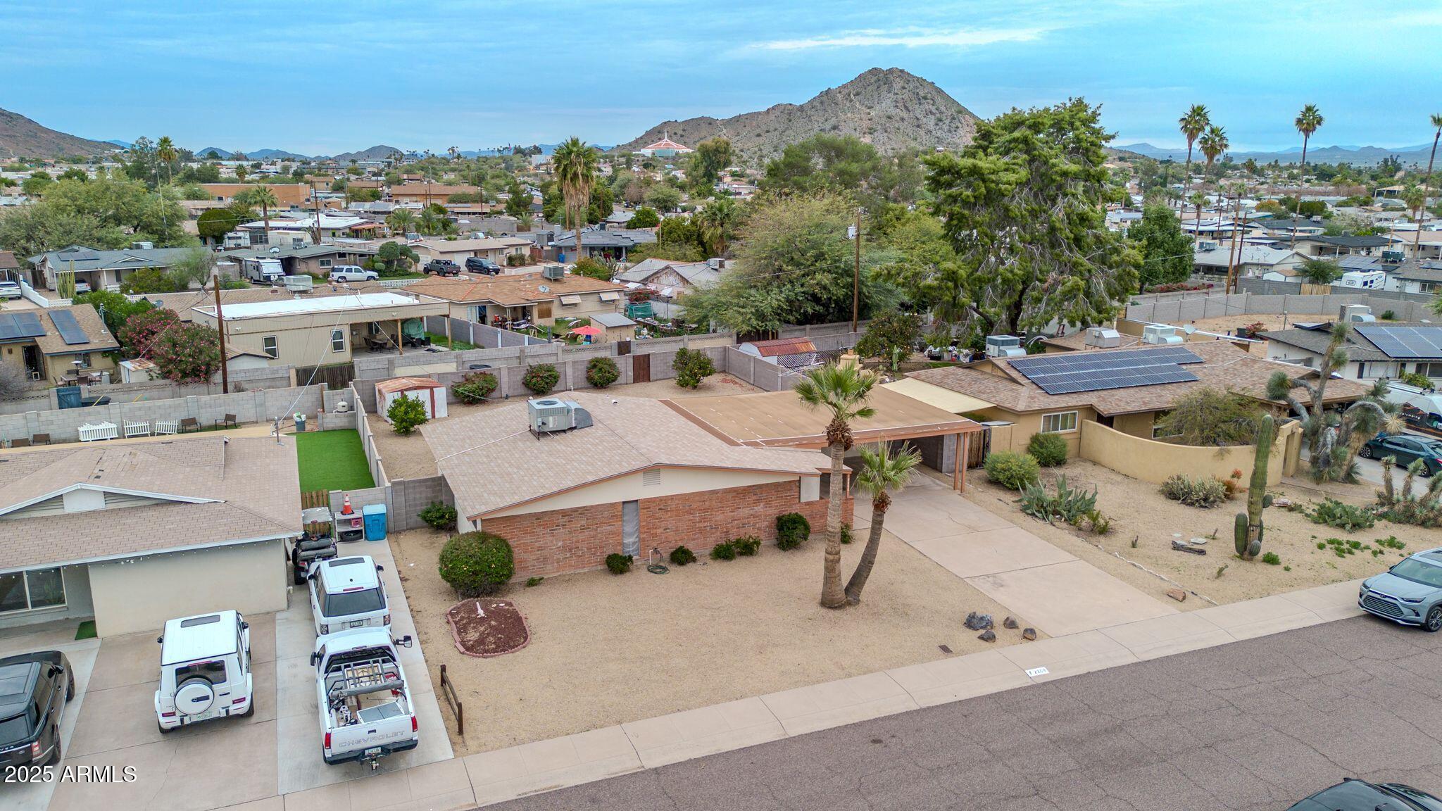 2208 E SYLVIA Street