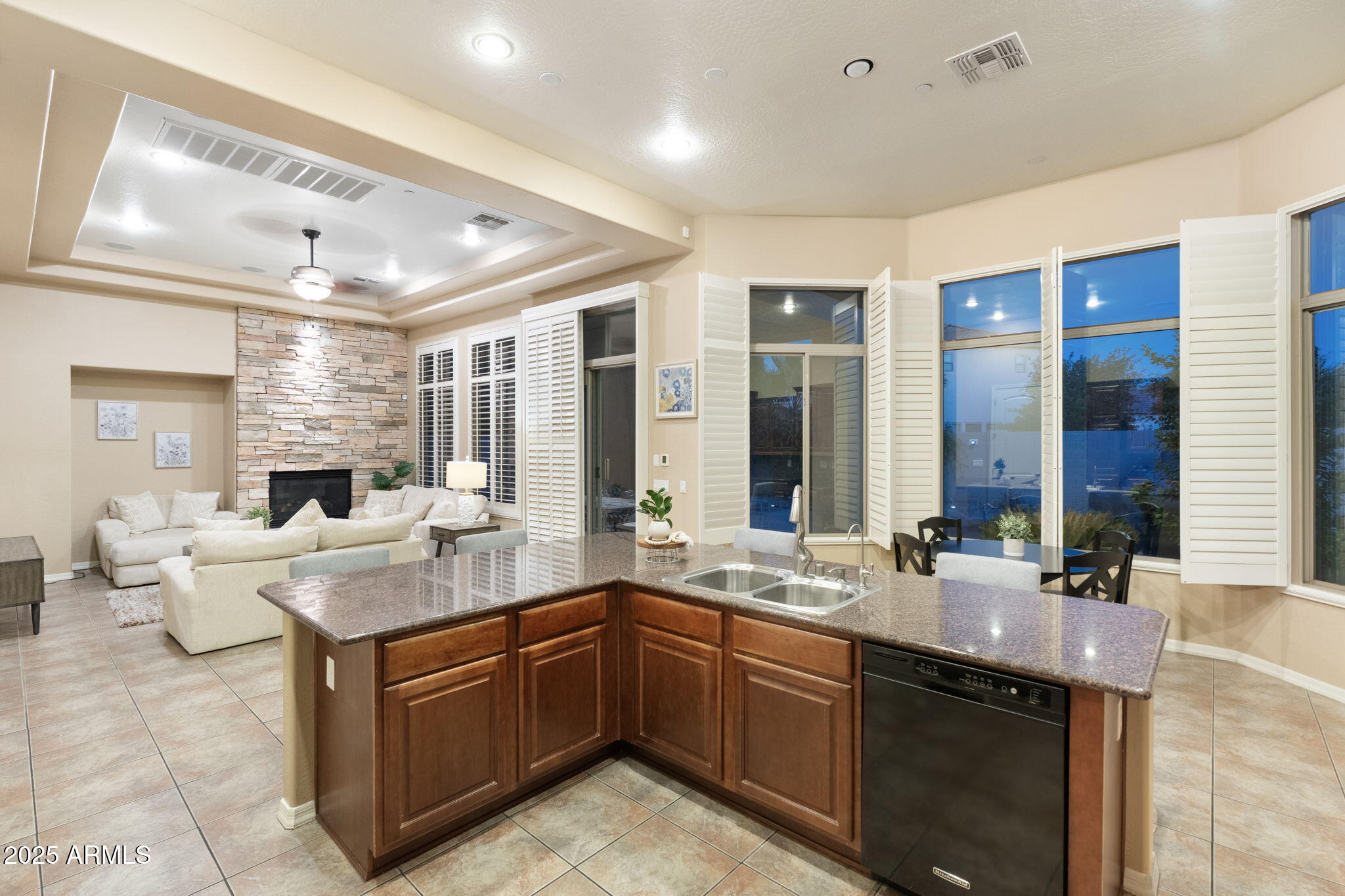 795 W VERBENA Lane