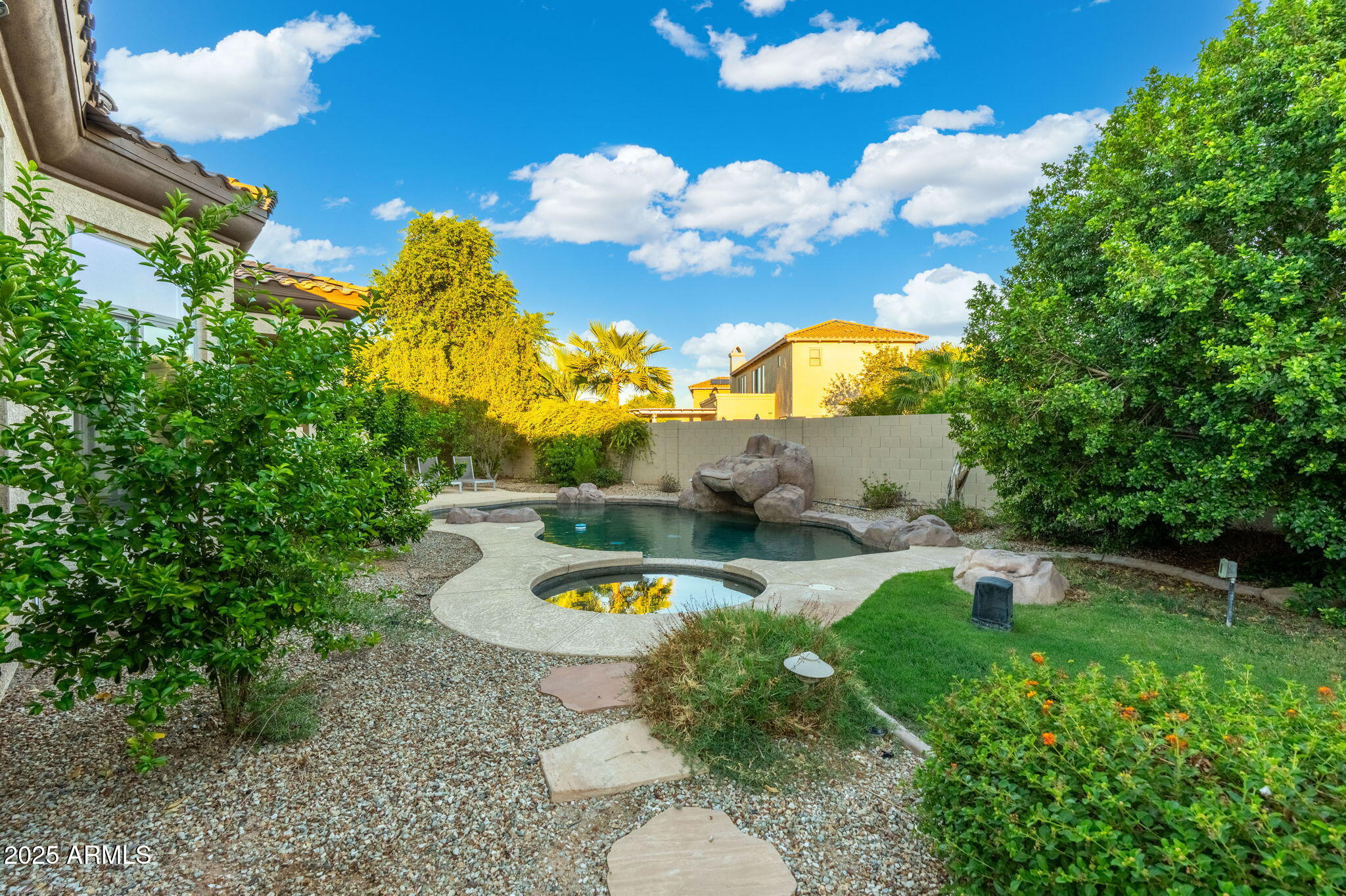 795 W VERBENA Lane