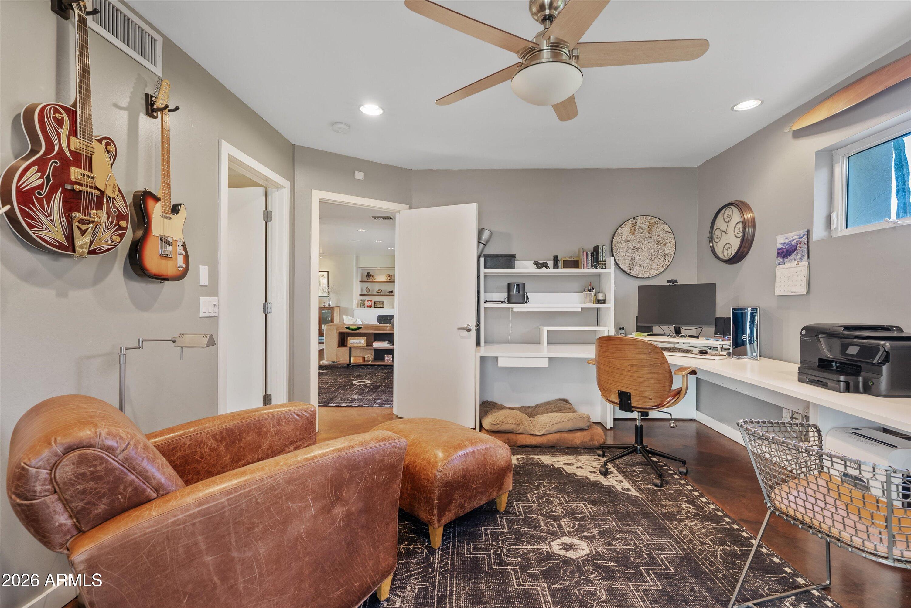 2933 E PIERSON Street