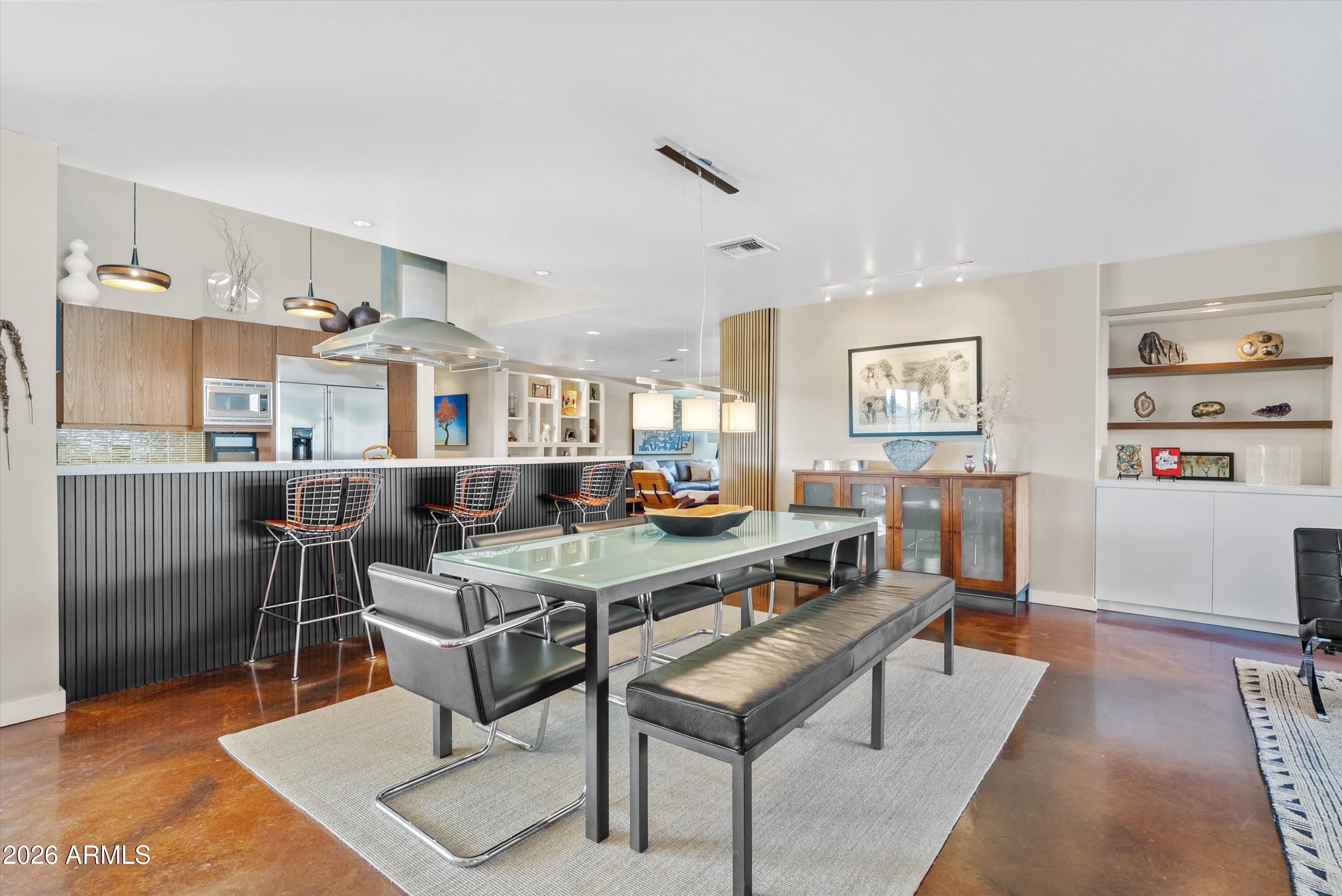 2933 E PIERSON Street