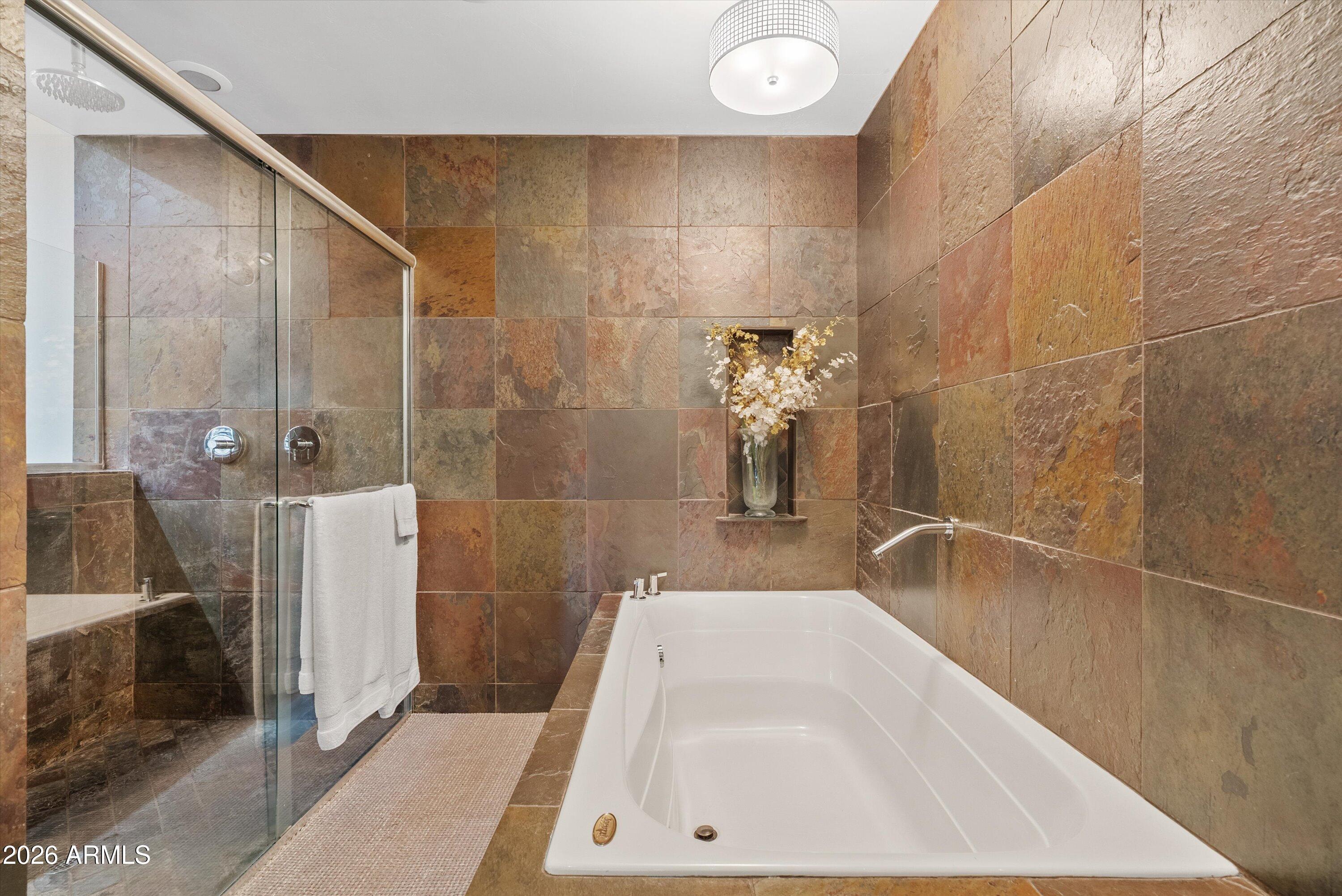 2933 E PIERSON Street