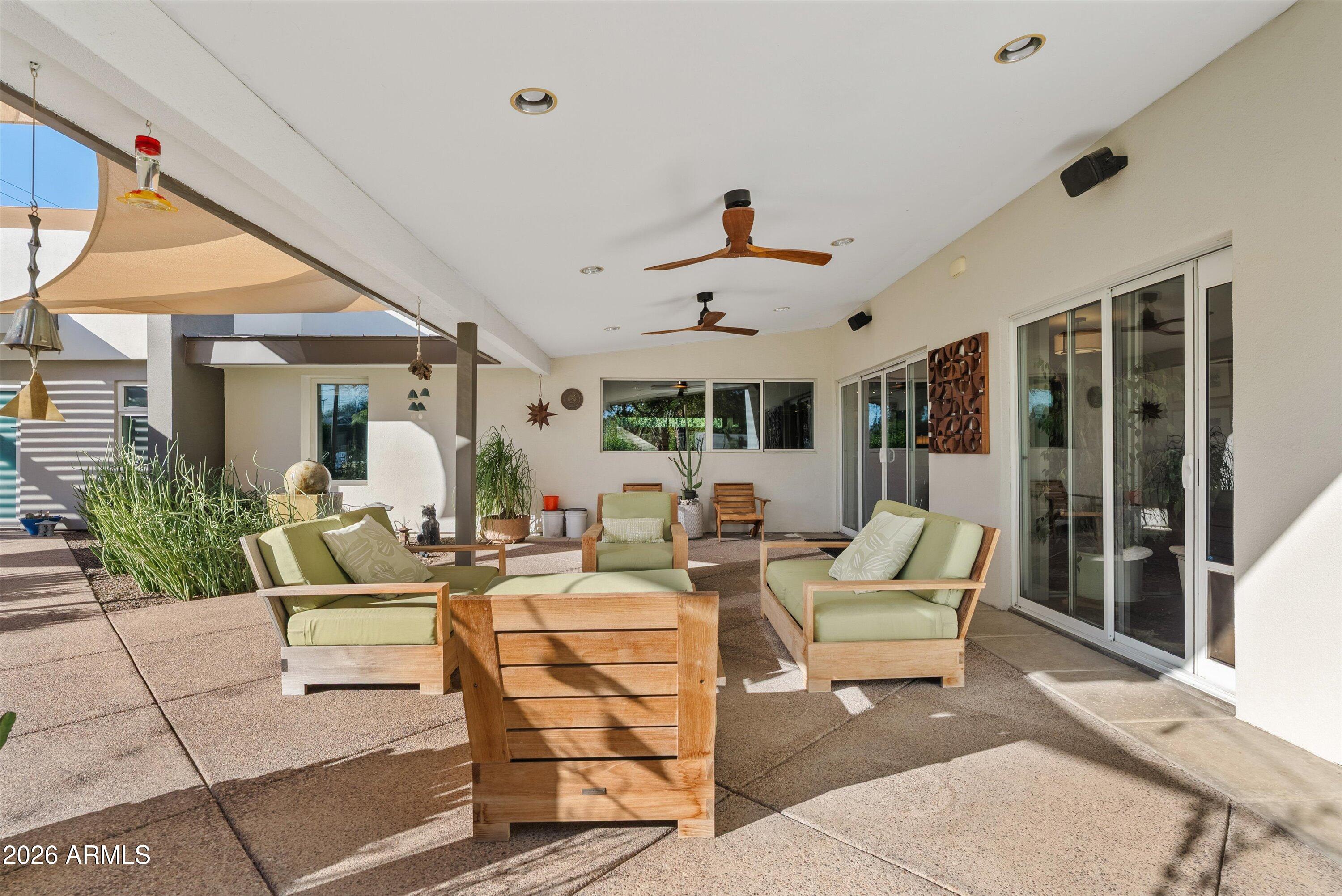 2933 E PIERSON Street