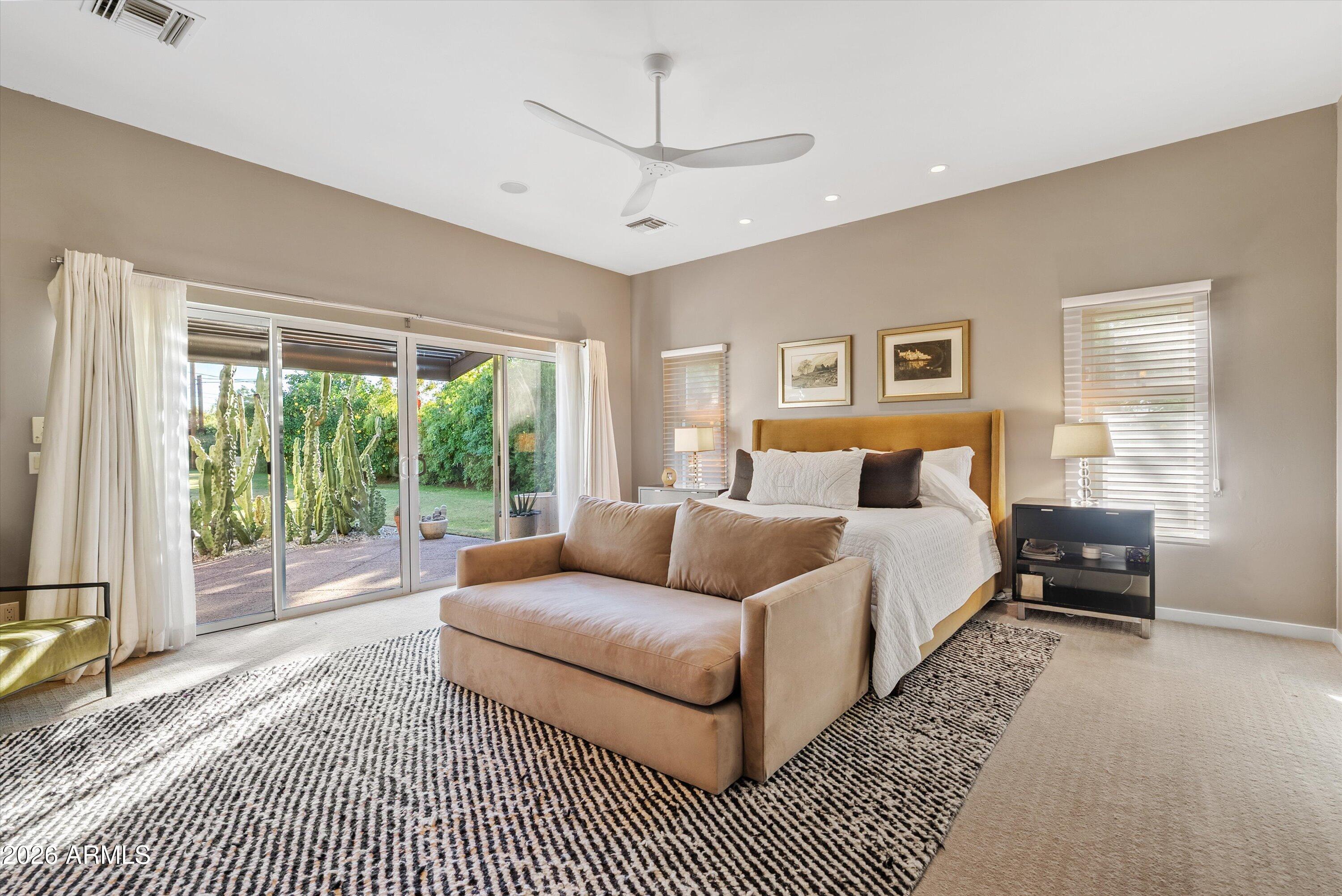 2933 E PIERSON Street