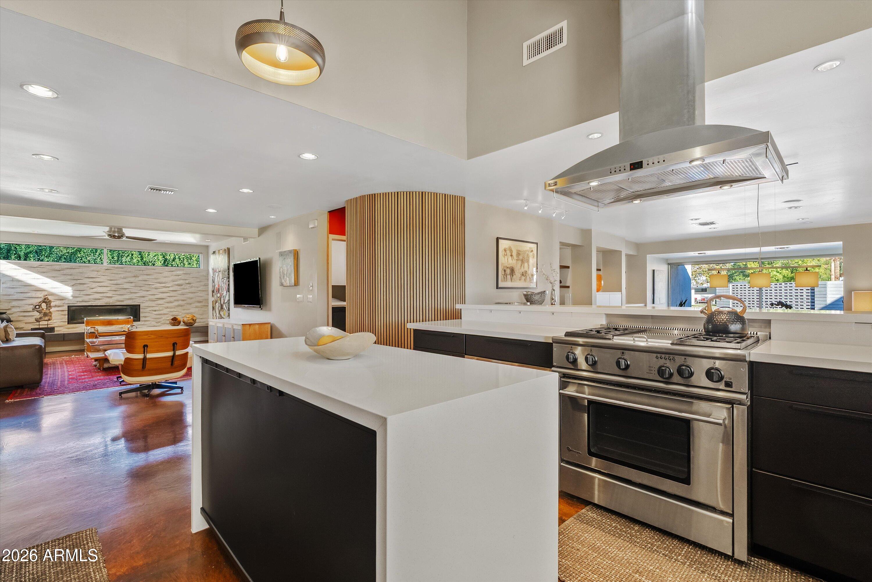 2933 E PIERSON Street