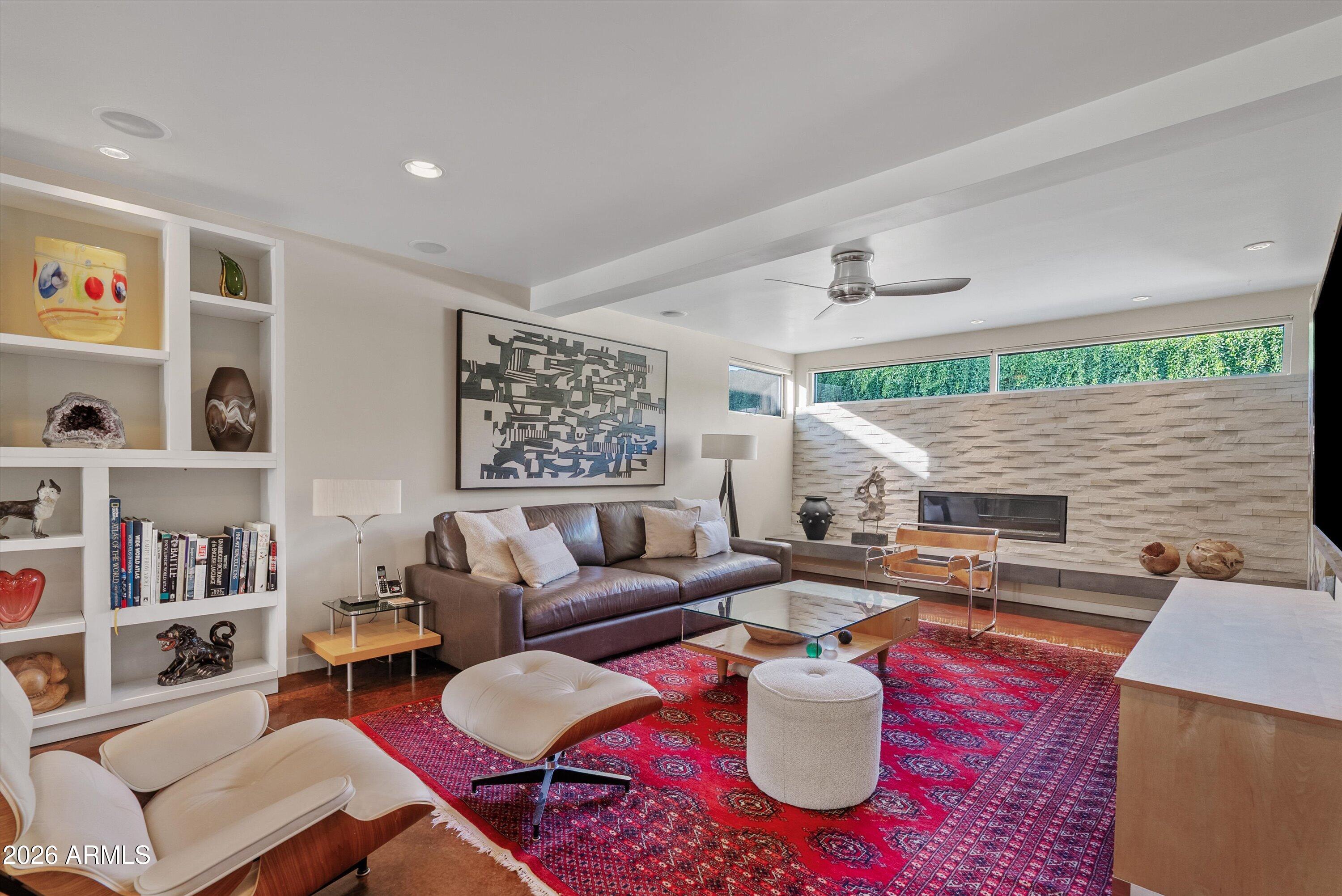 2933 E PIERSON Street