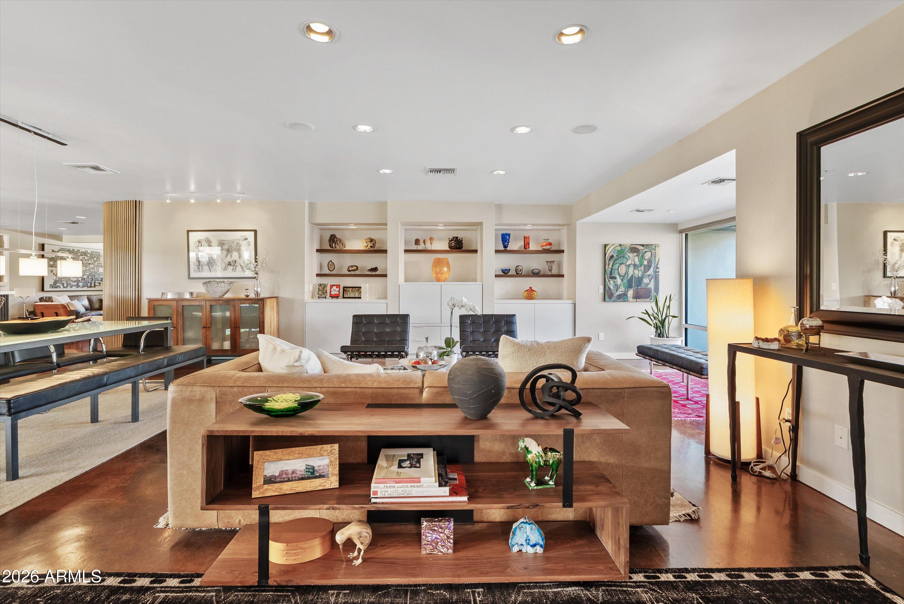 2933 E PIERSON Street