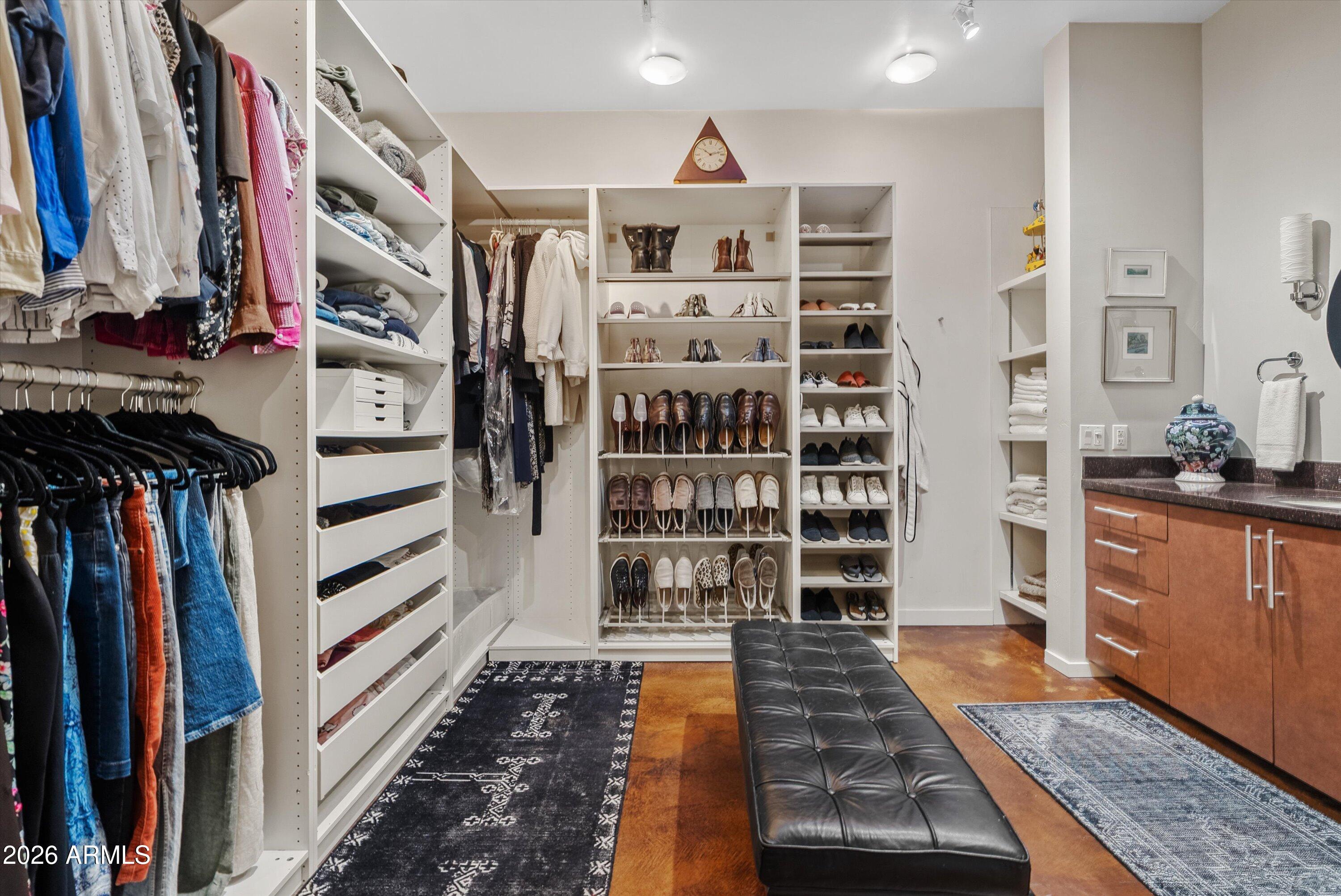 2933 E PIERSON Street