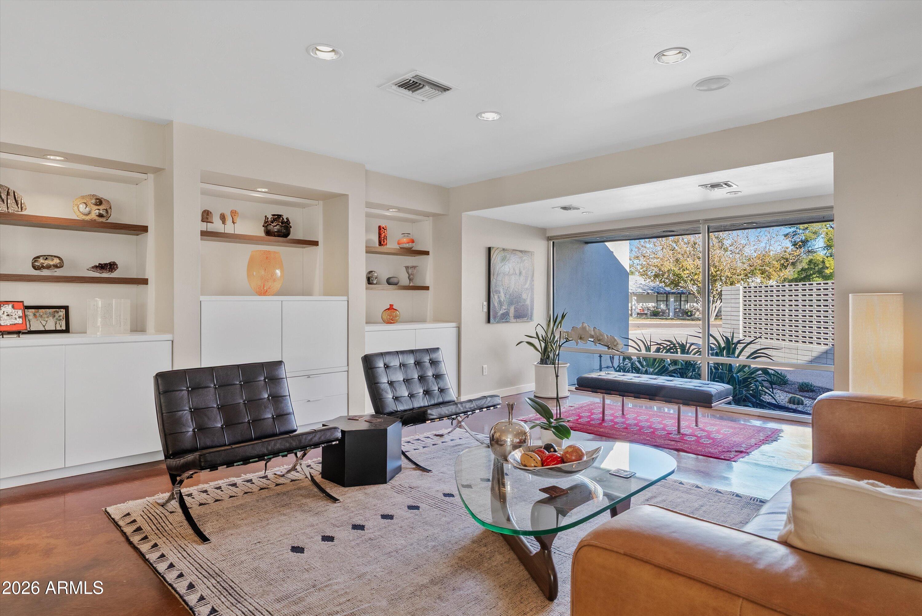 2933 E PIERSON Street