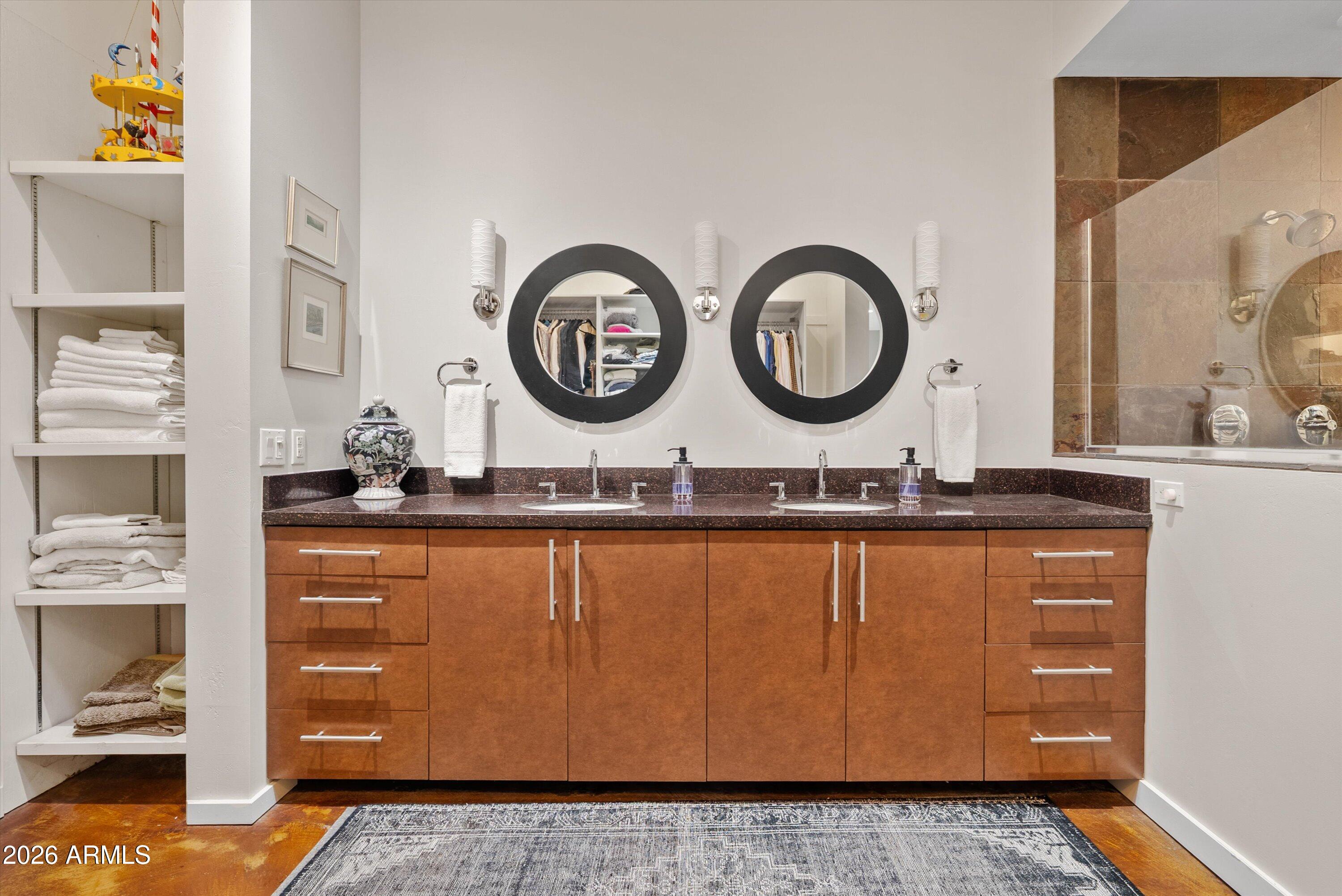 2933 E PIERSON Street