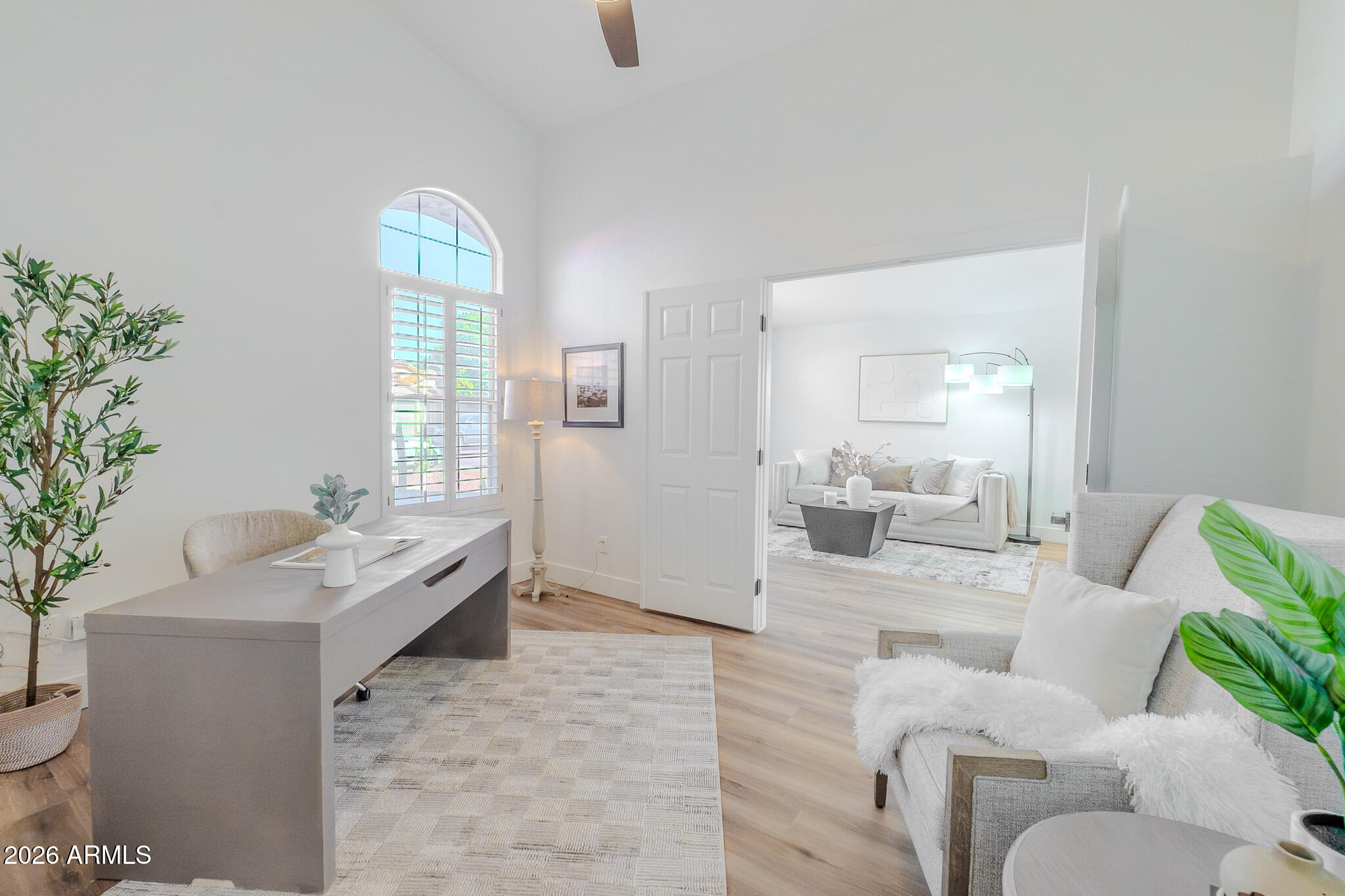 1533 E WINDSONG Drive