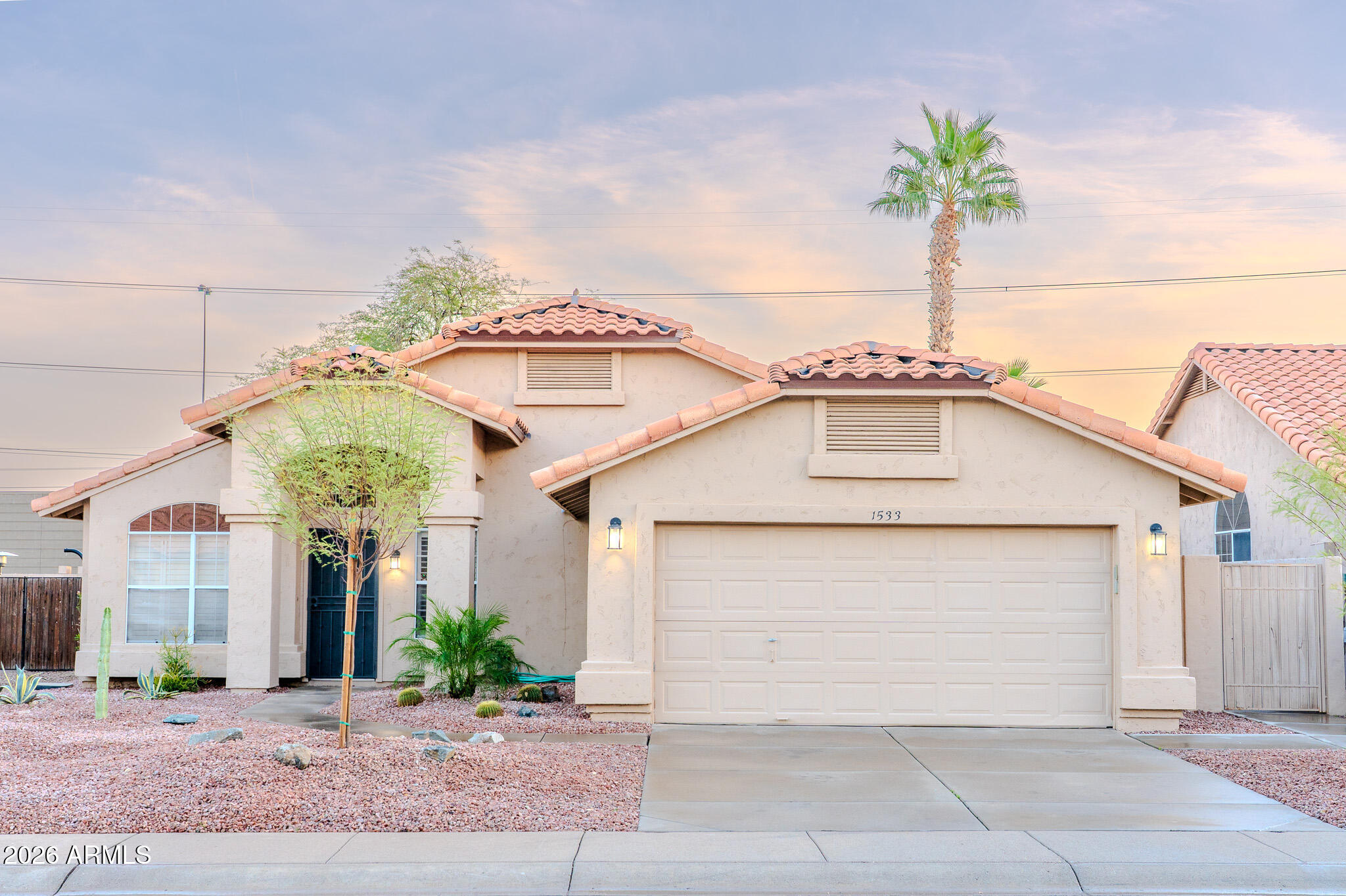 1533 E WINDSONG Drive