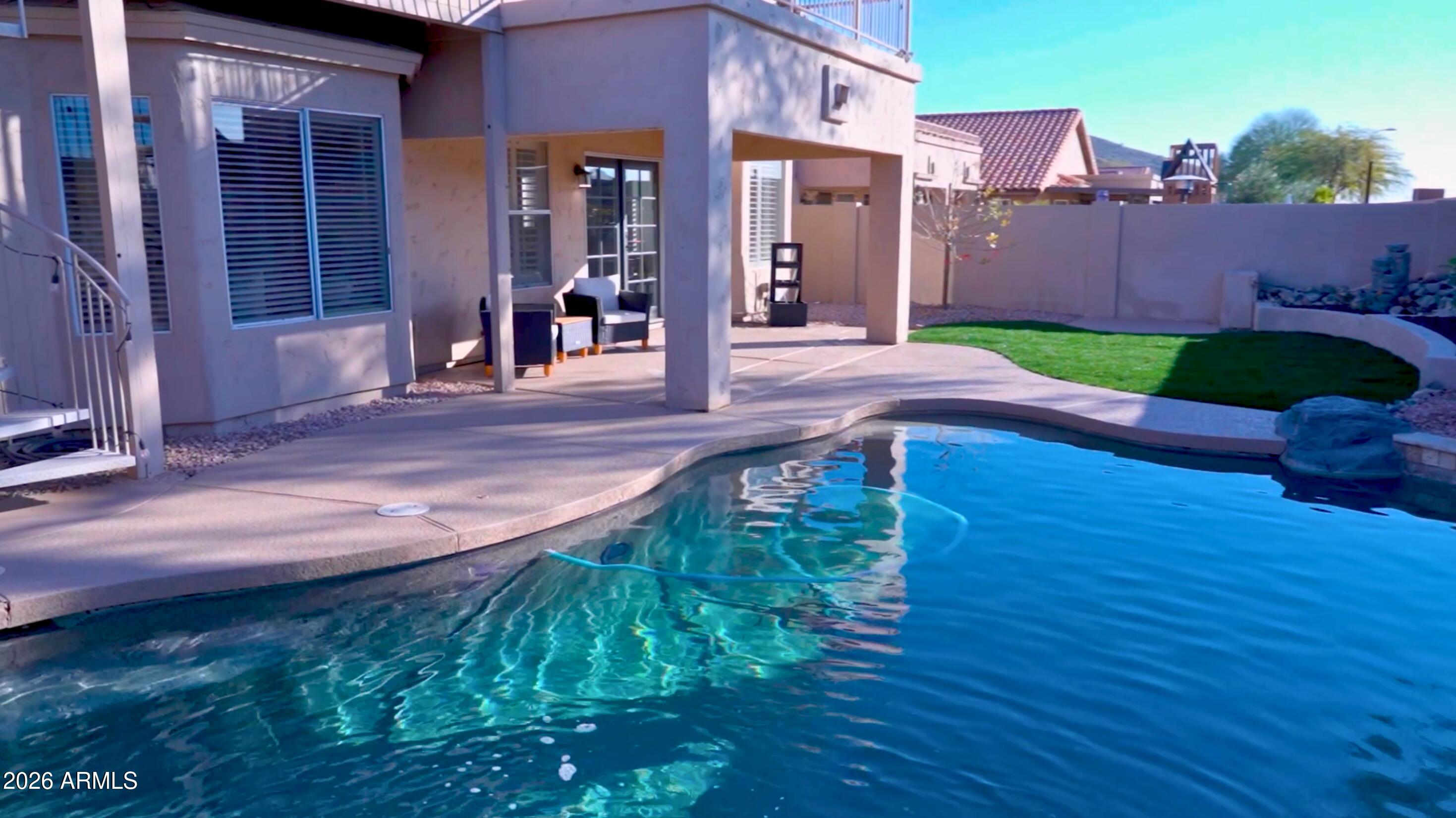 1533 E WINDSONG Drive