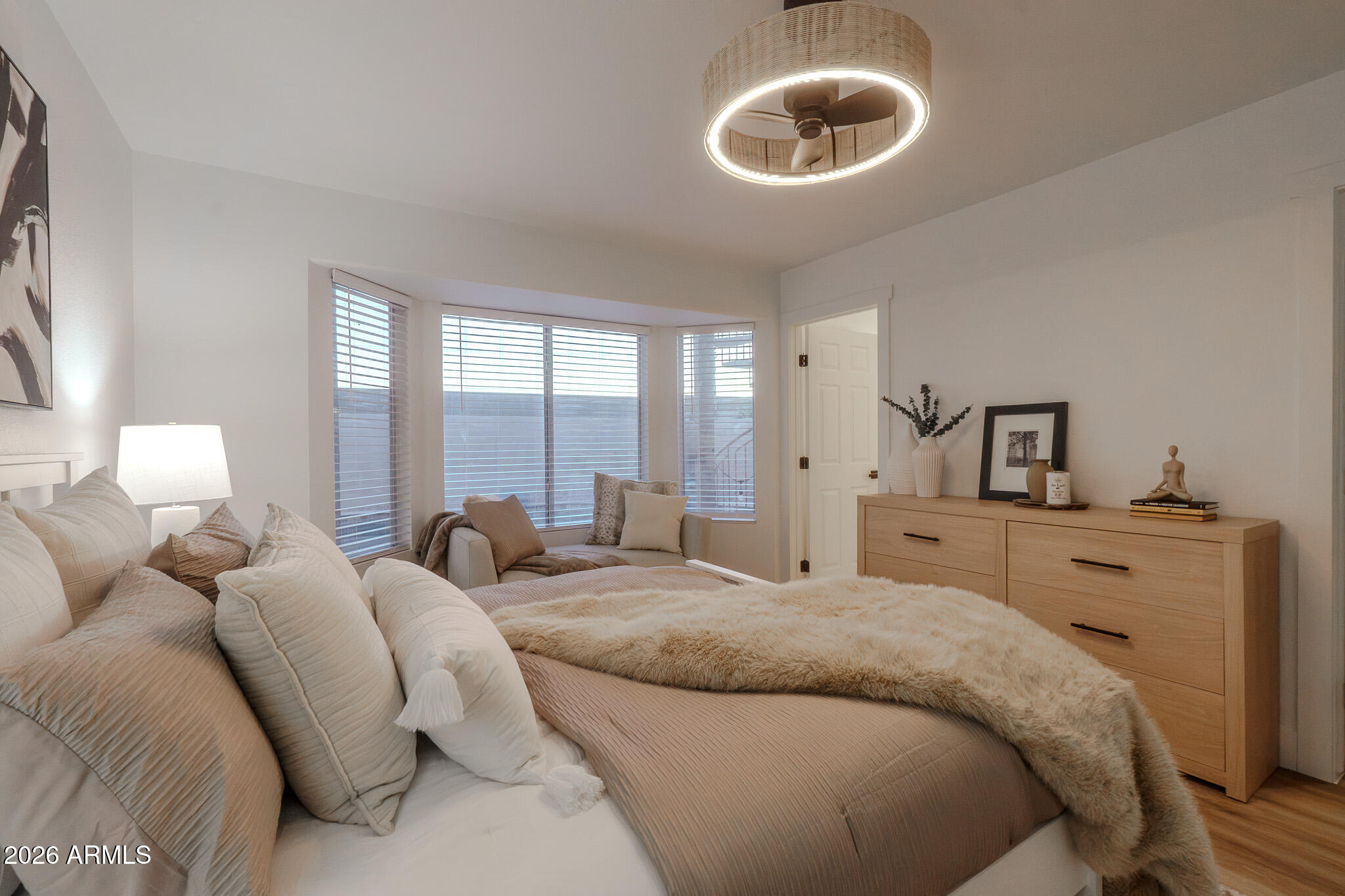 1533 E WINDSONG Drive