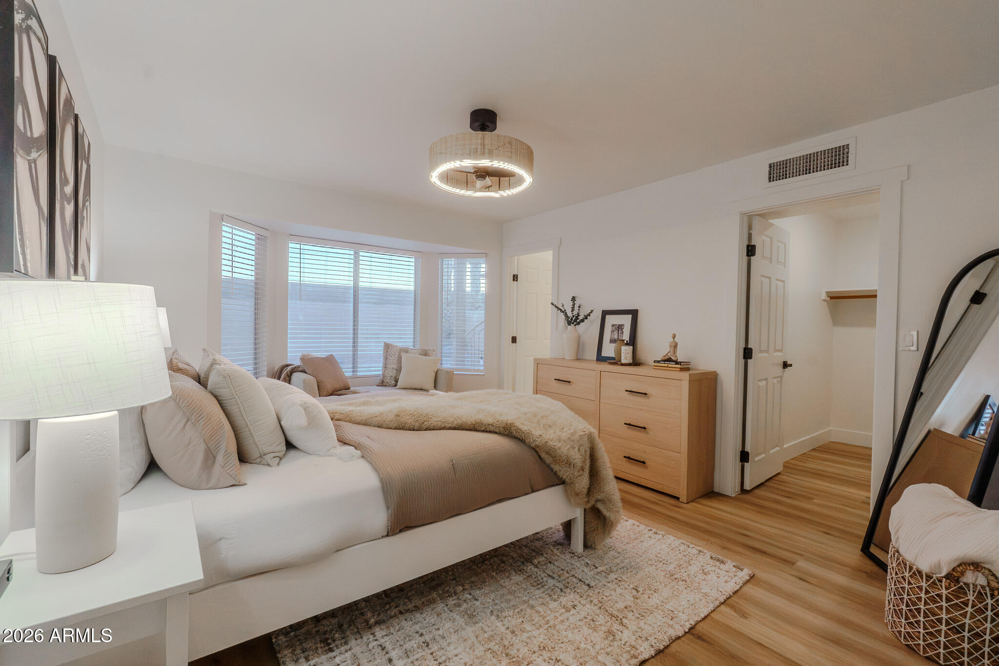 1533 E WINDSONG Drive