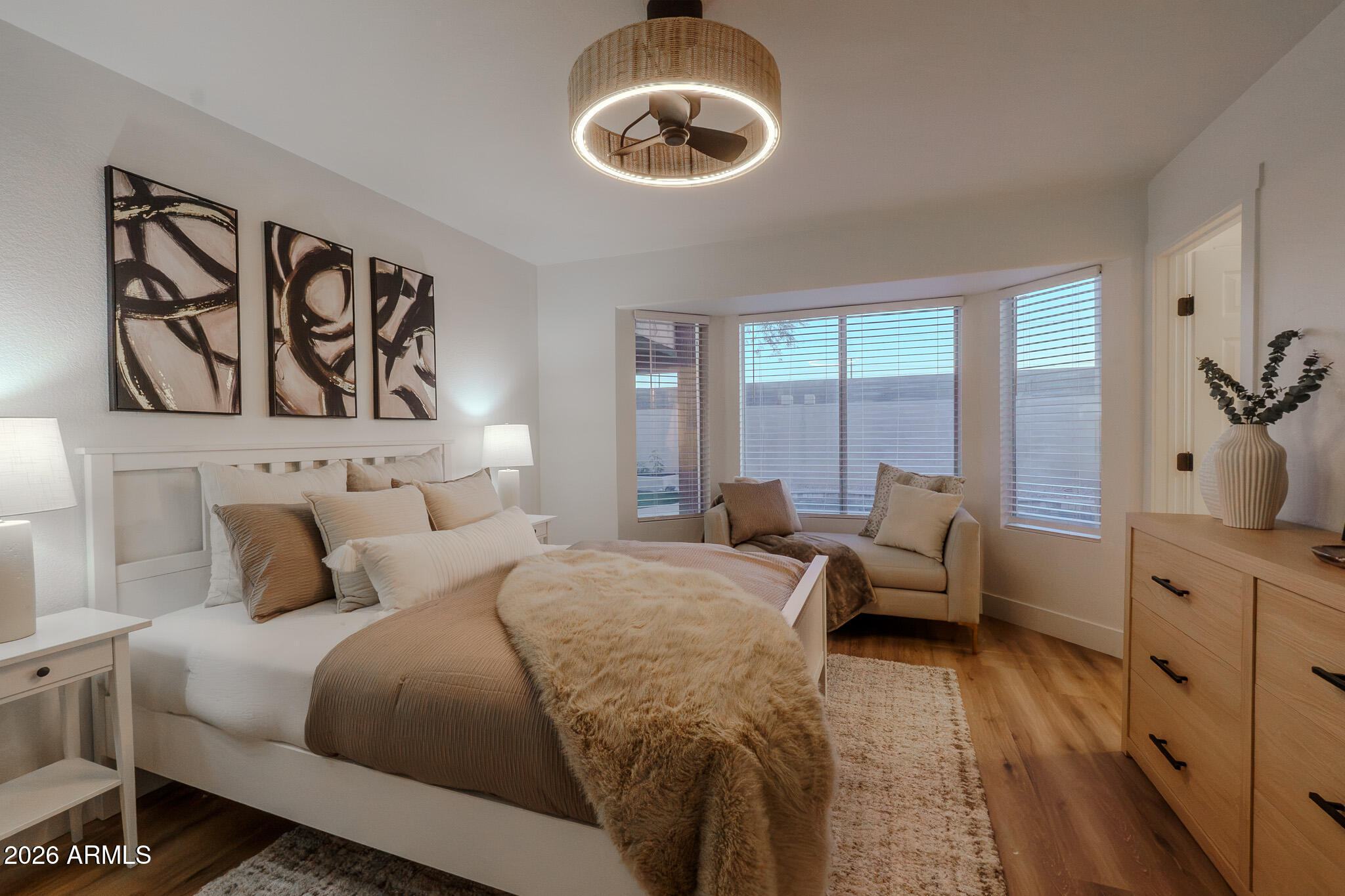 1533 E WINDSONG Drive