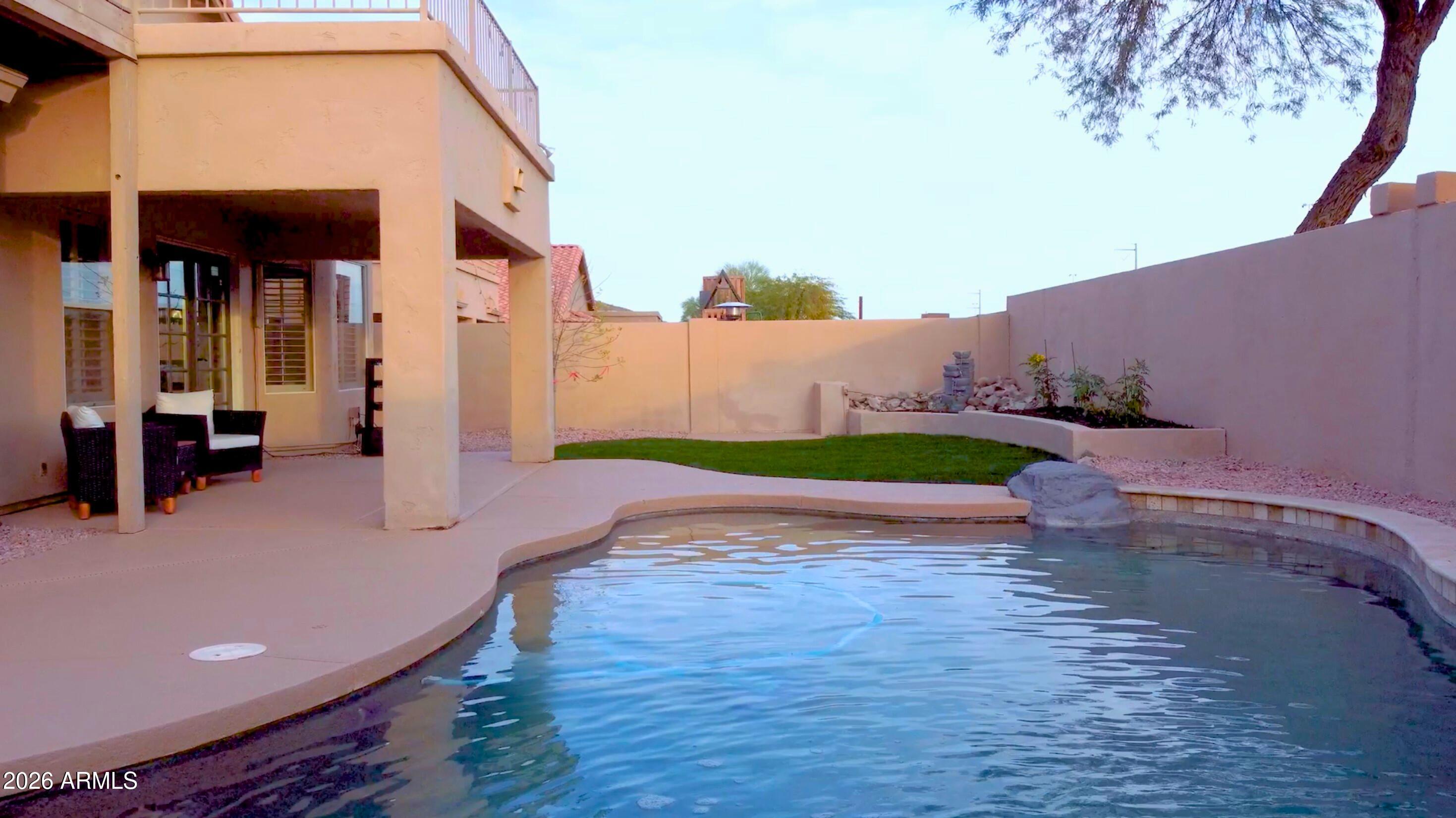 1533 E WINDSONG Drive