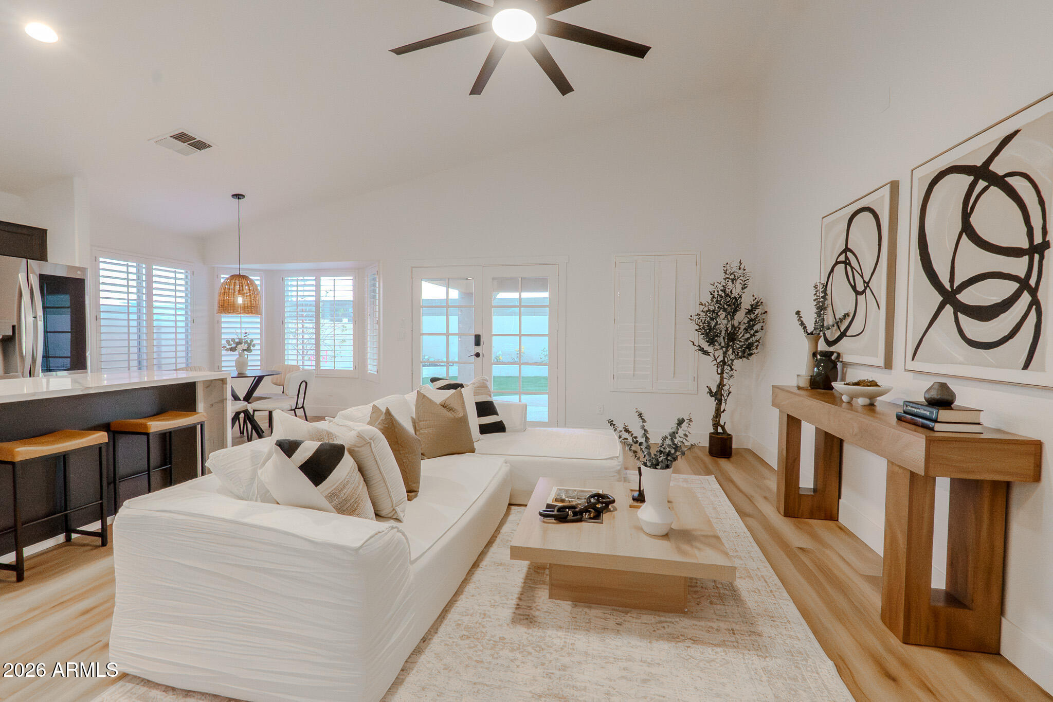 1533 E WINDSONG Drive