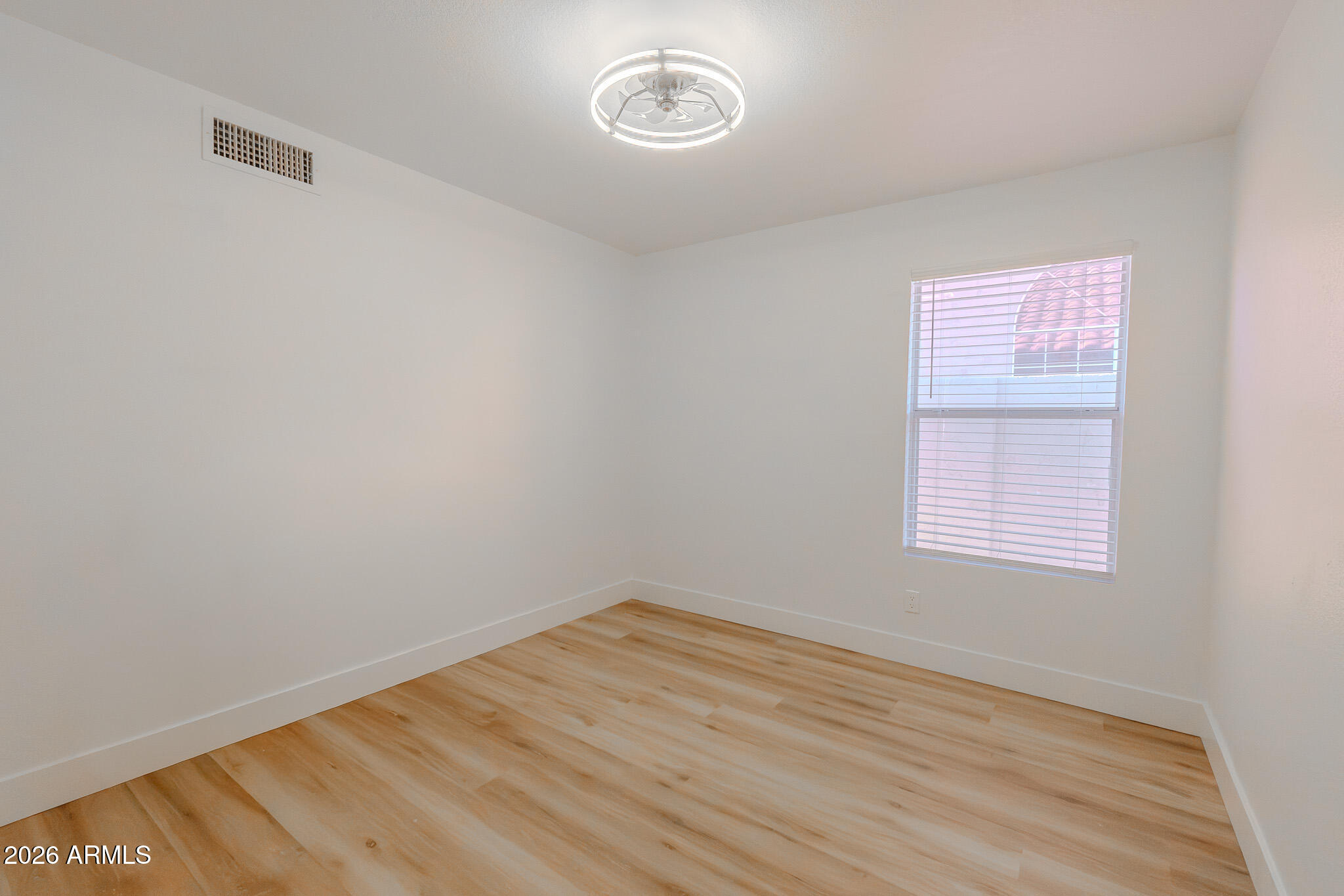 1533 E WINDSONG Drive